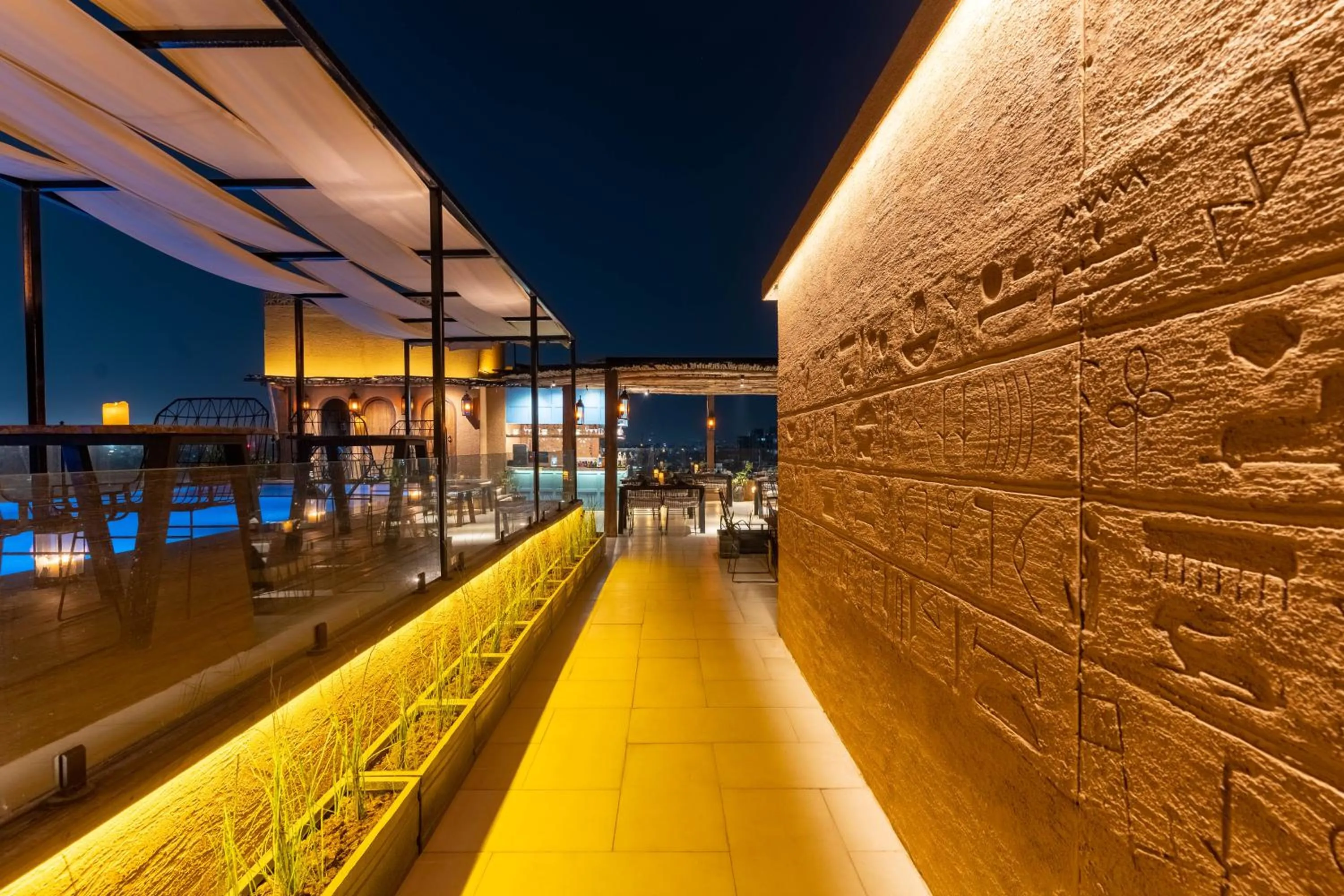 Restaurant/places to eat in Historia Royal