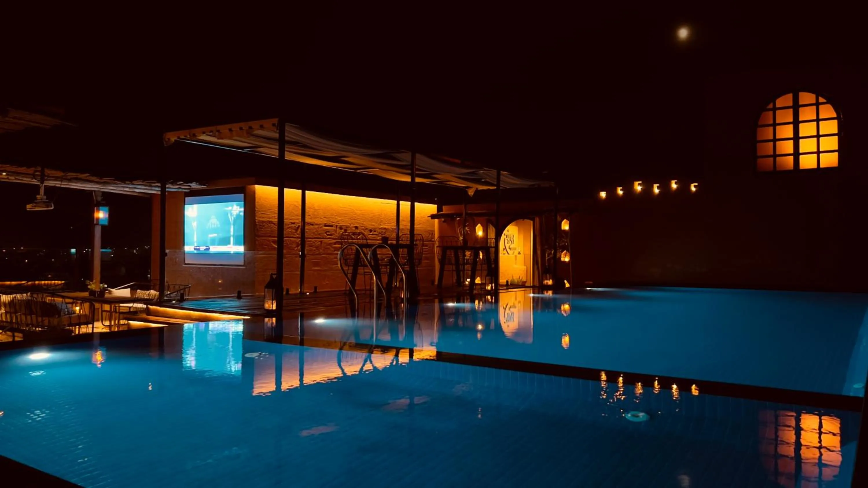 Restaurant/places to eat in Historia Royal