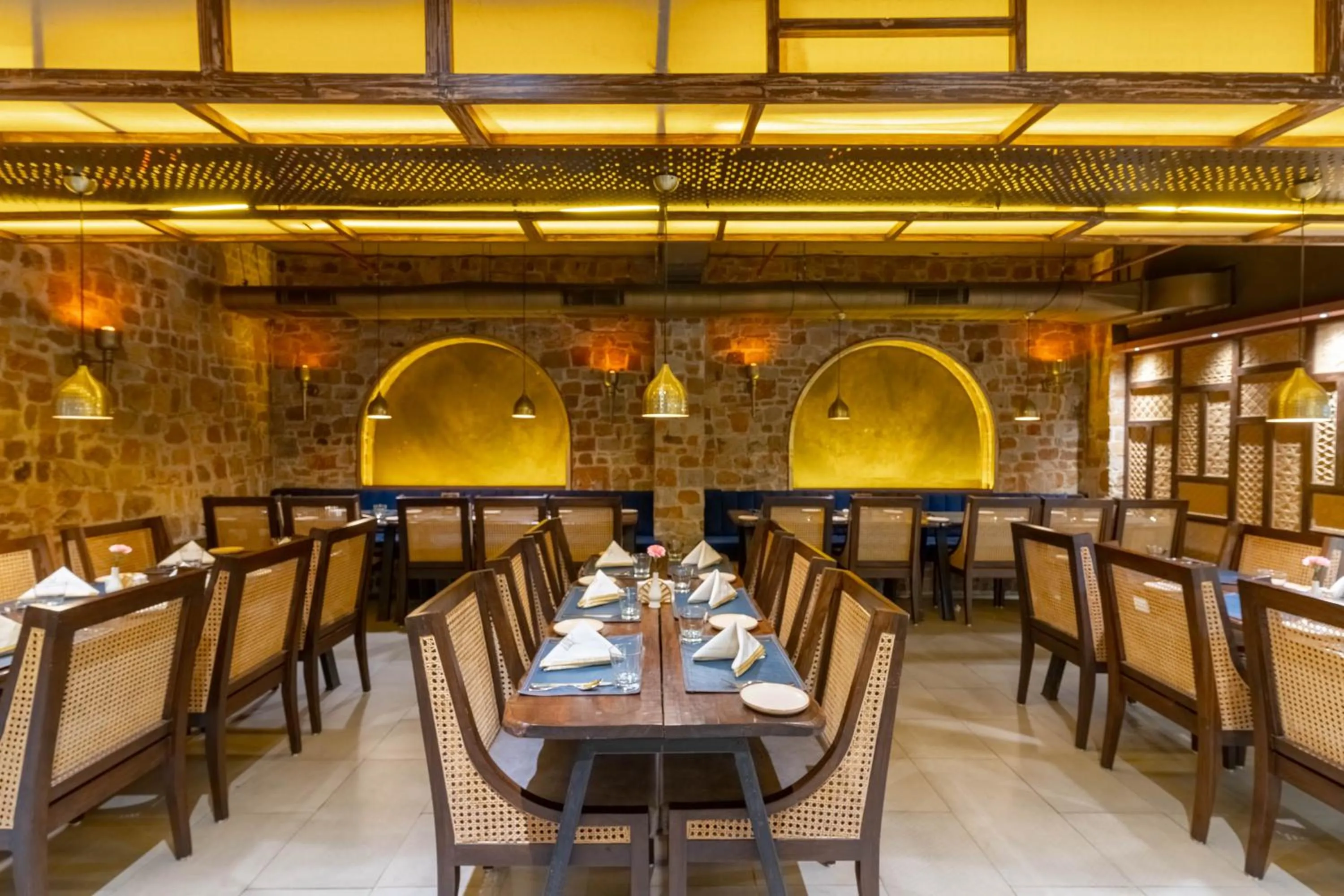 Restaurant/places to eat in Historia Royal