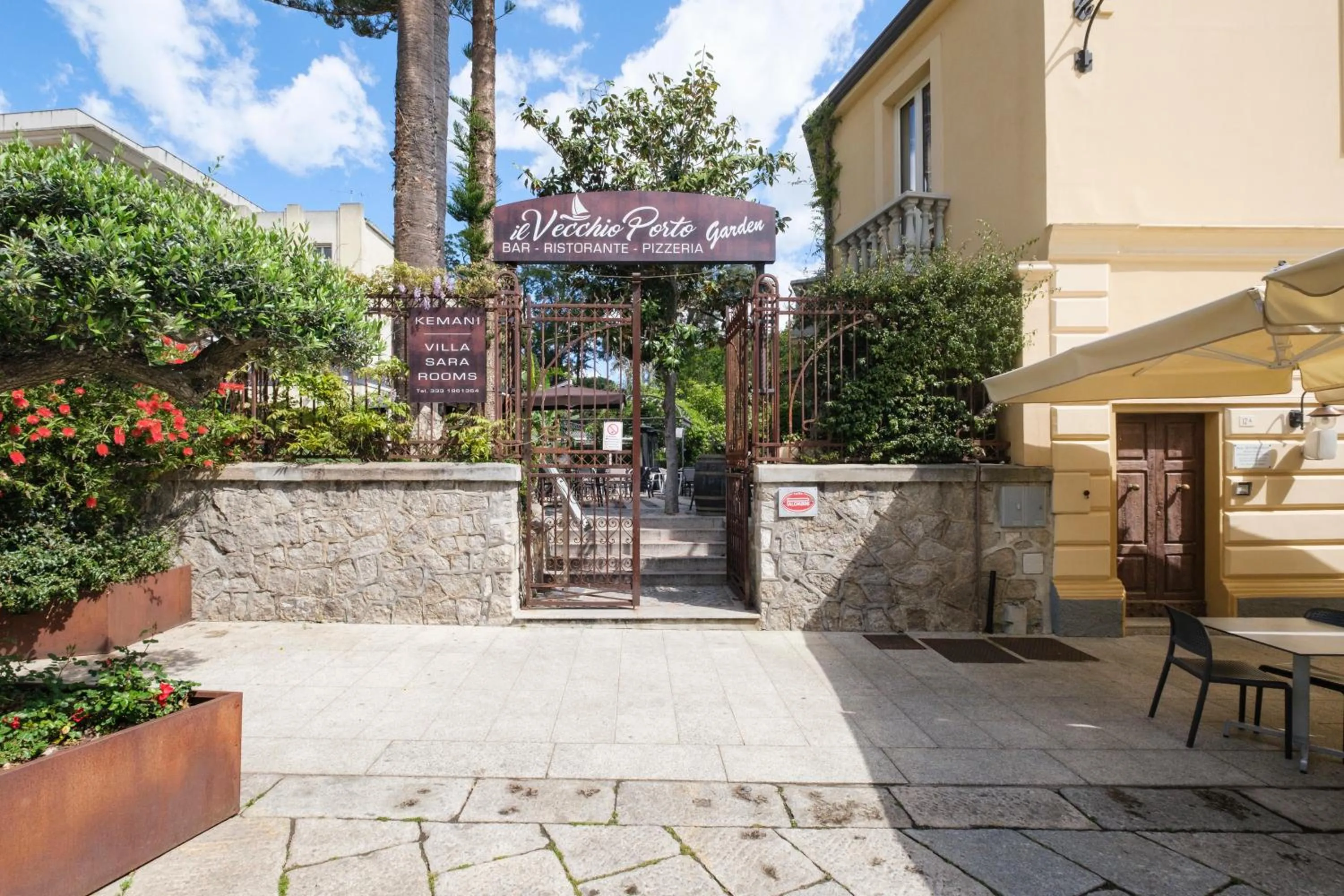 Facade/entrance in Kemani Villa Sara - Boutique Guest House