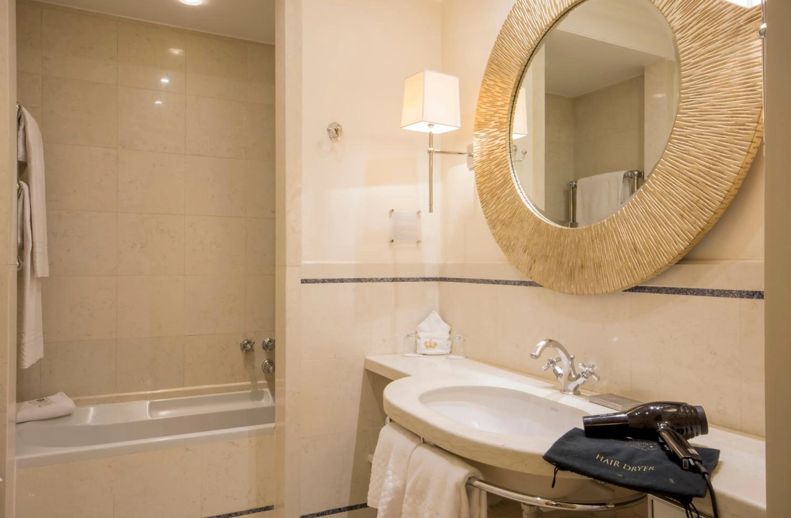 Bathroom in Hotel Corona d'Oro 1890