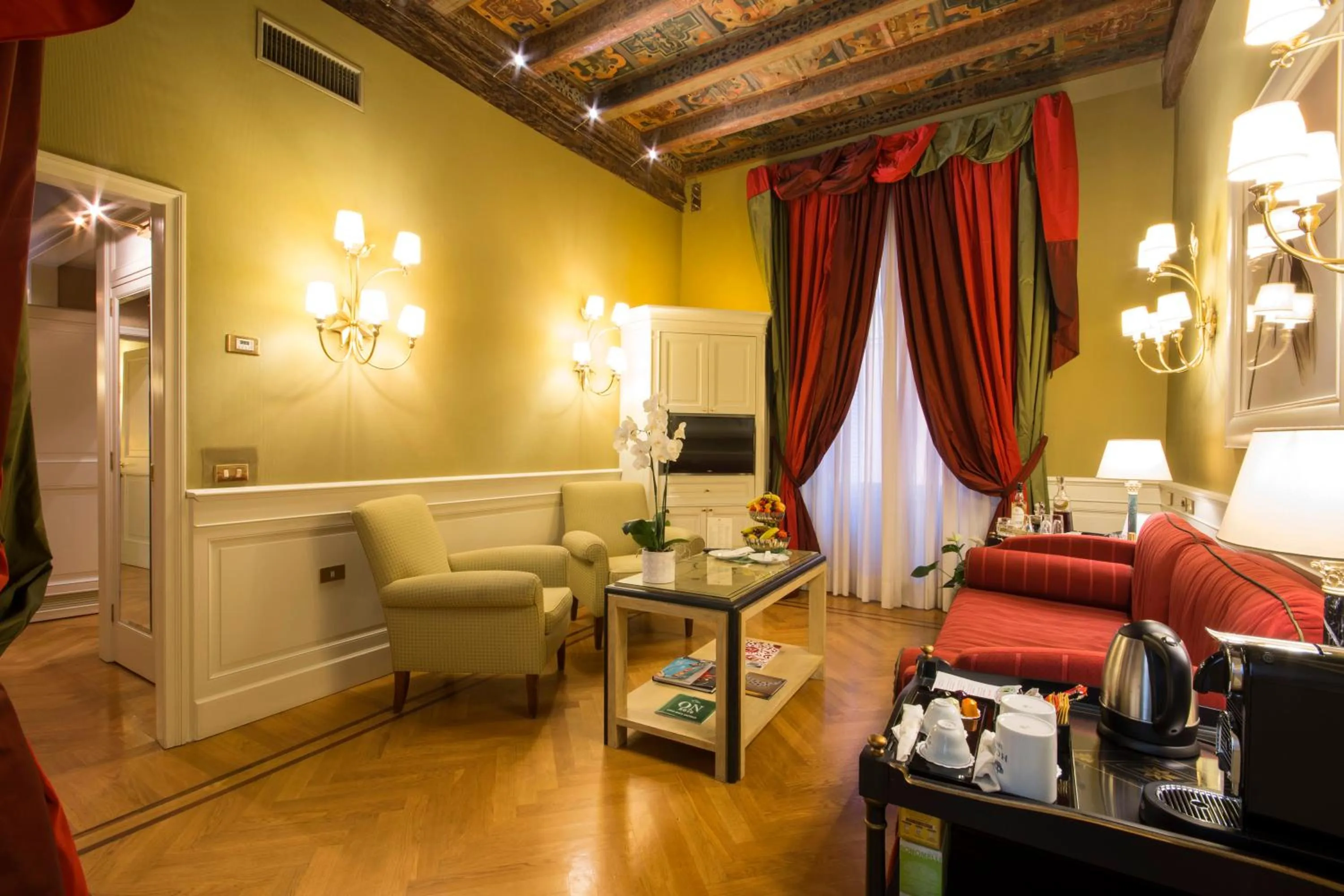 Bedroom in Hotel Corona d'Oro 1890