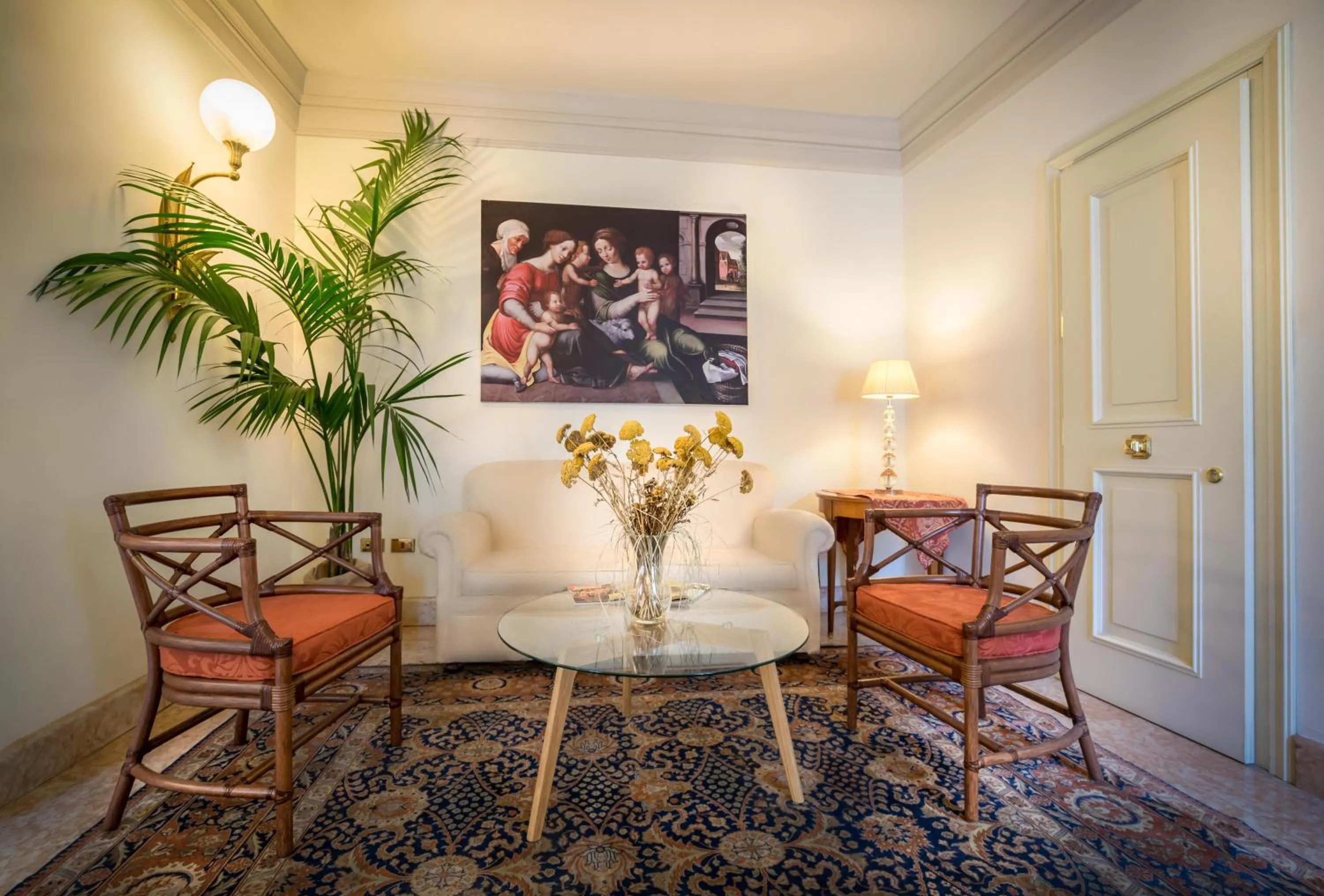 Communal lounge/ TV room in Hotel Corona d'Oro 1890