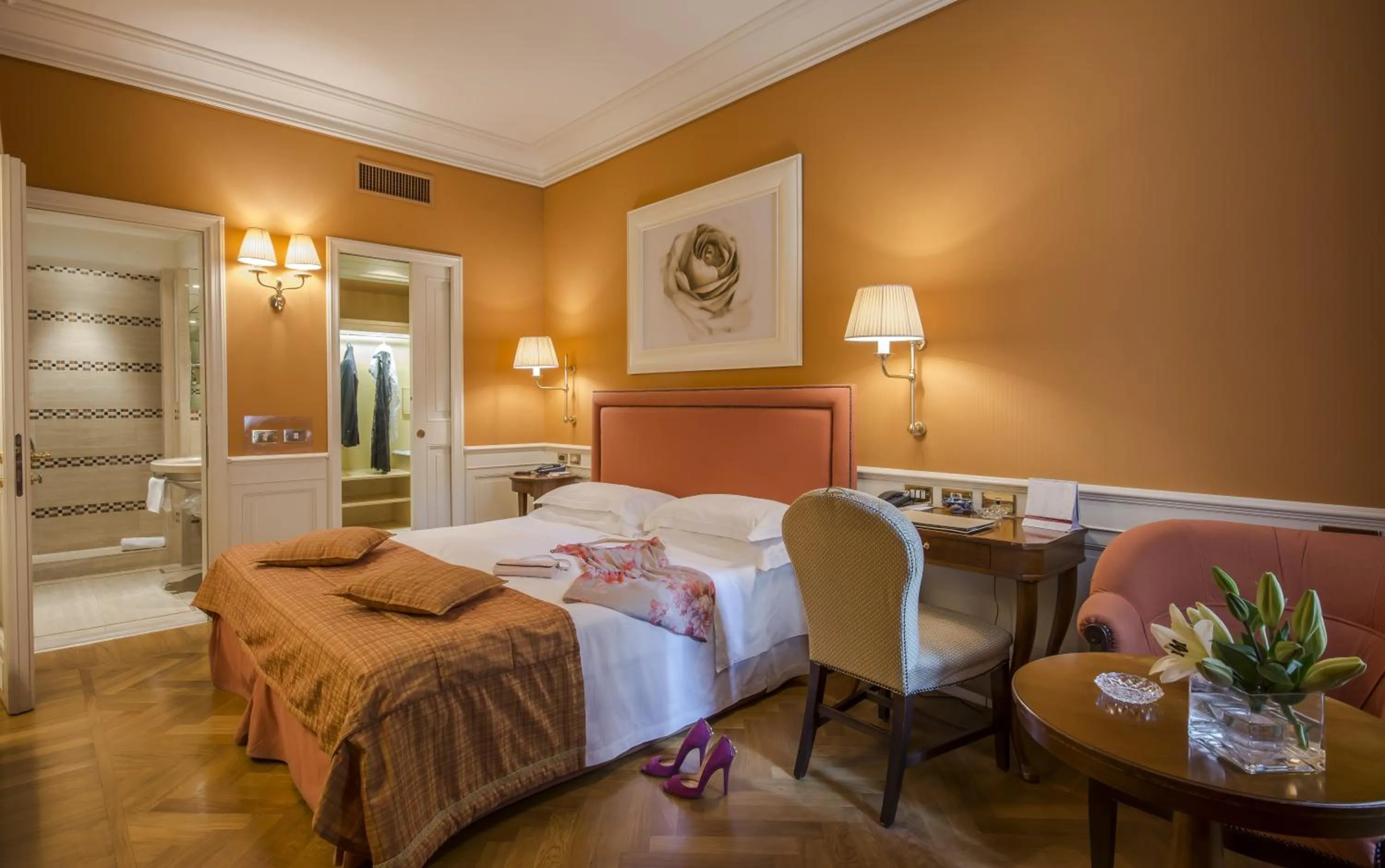 Photo of the whole room, Bed in Hotel Corona d'Oro 1890