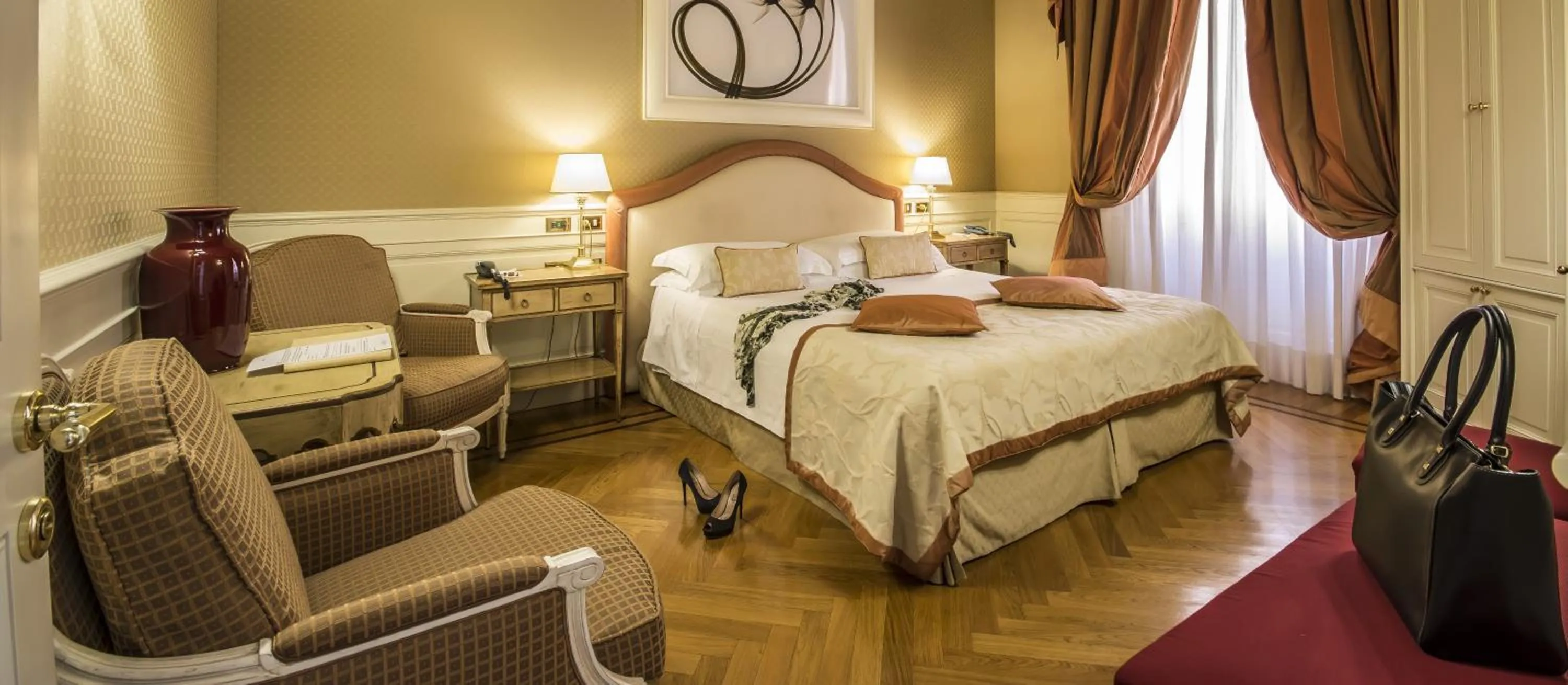 Bedroom, Bed in Hotel Corona d'Oro 1890