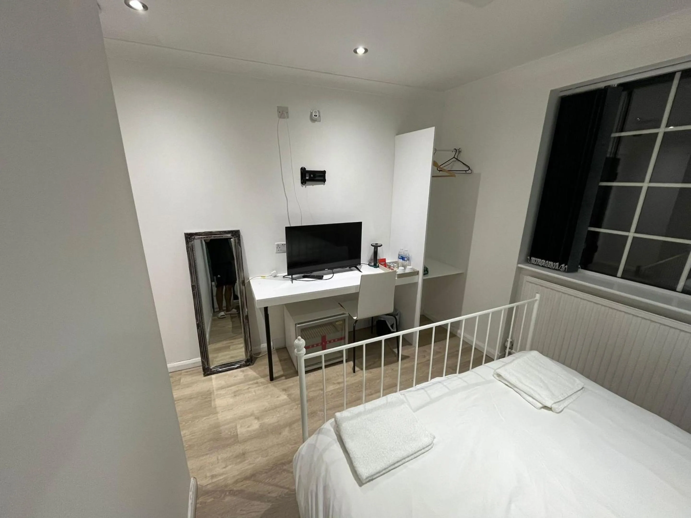 Bedroom, Bed in White Rose Hotel and Restaurant