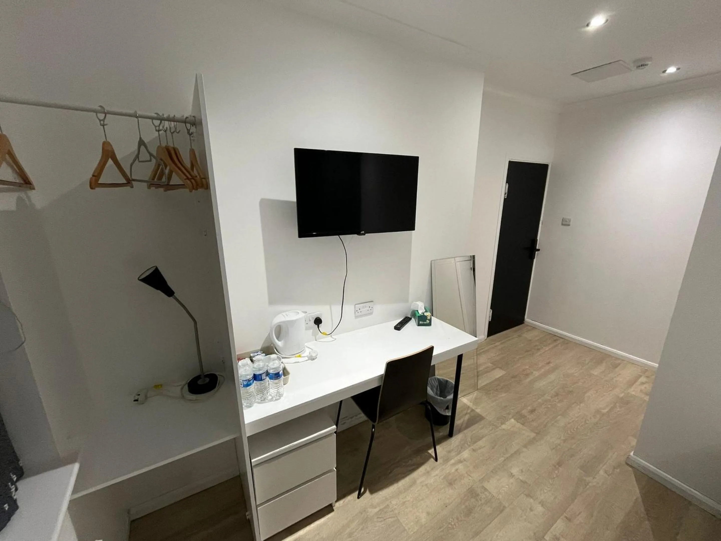 TV and multimedia in White Rose Hotel and Restaurant