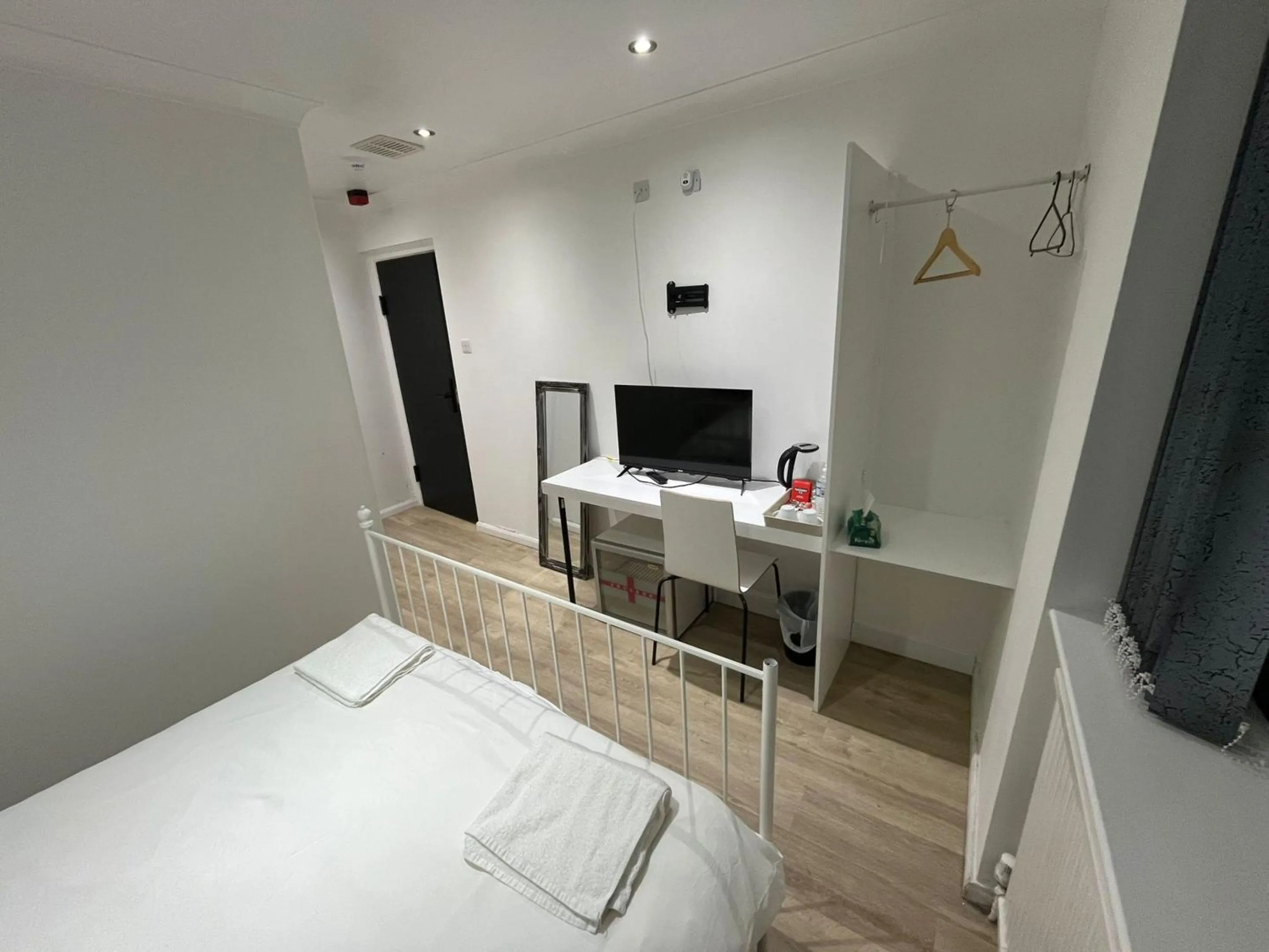 Bedroom, Bed in White Rose Hotel and Restaurant