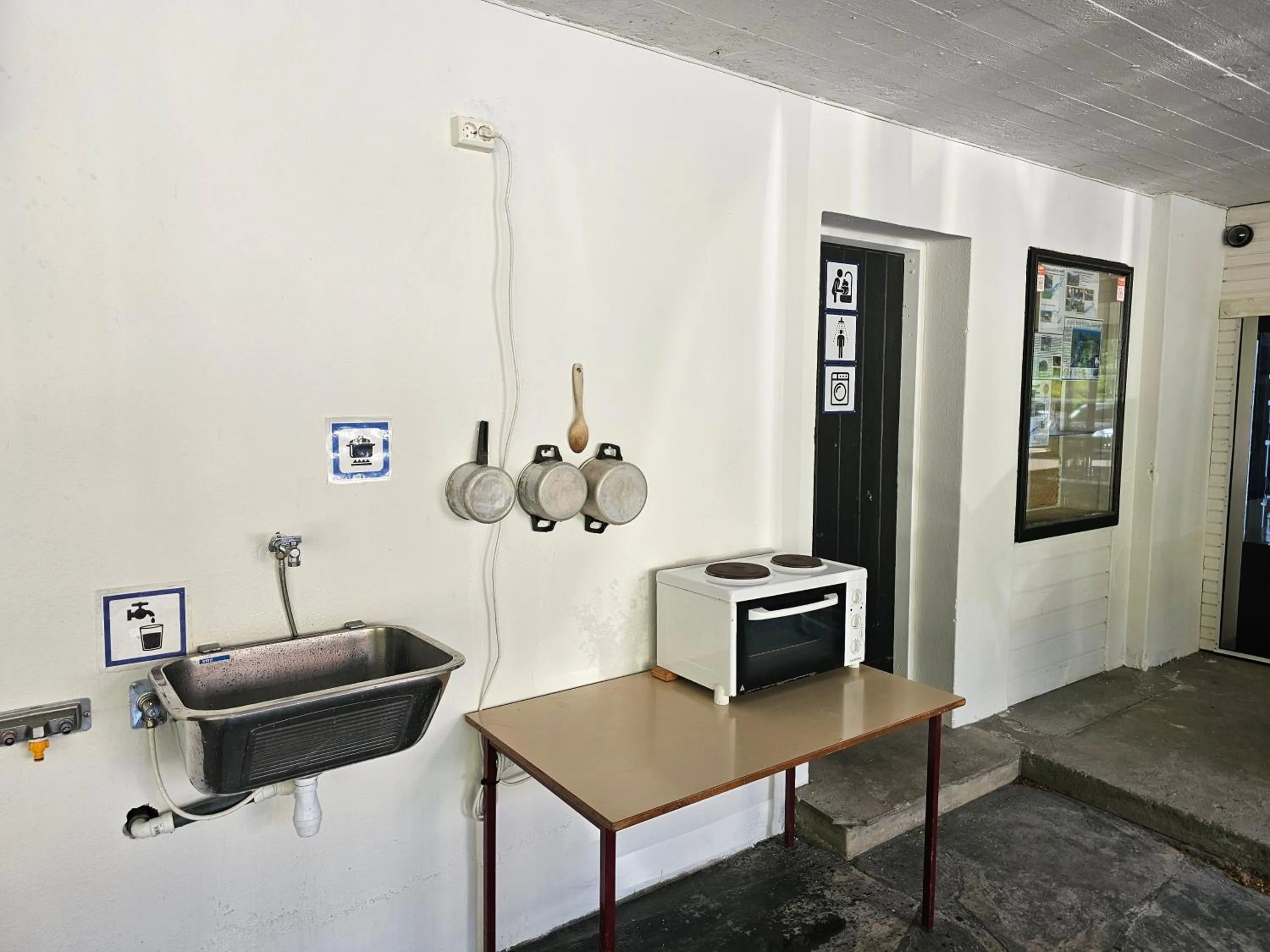 Brufjell Hostel & Parking