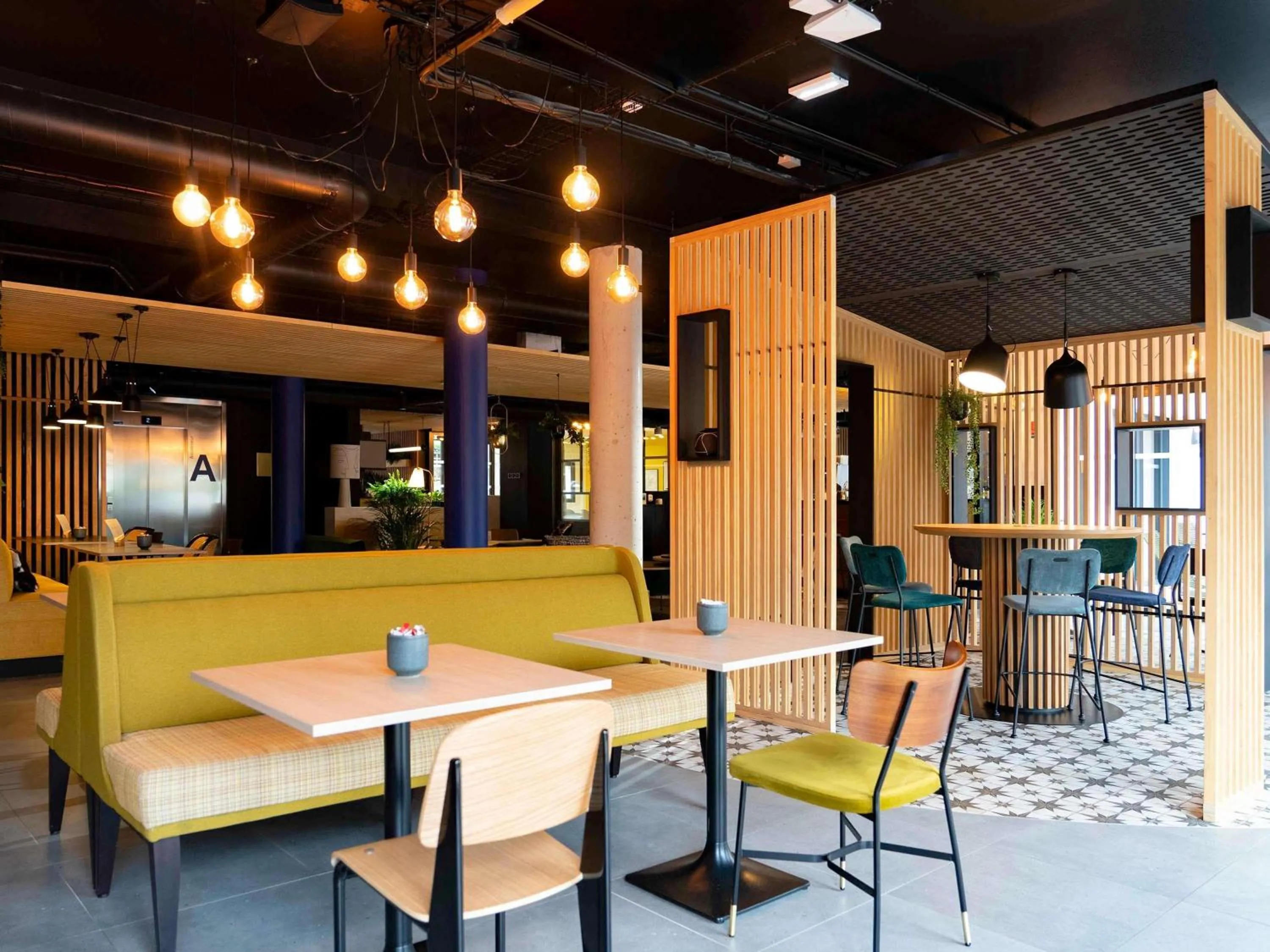 Lounge or bar in ibis Styles Dreux Centre Gare