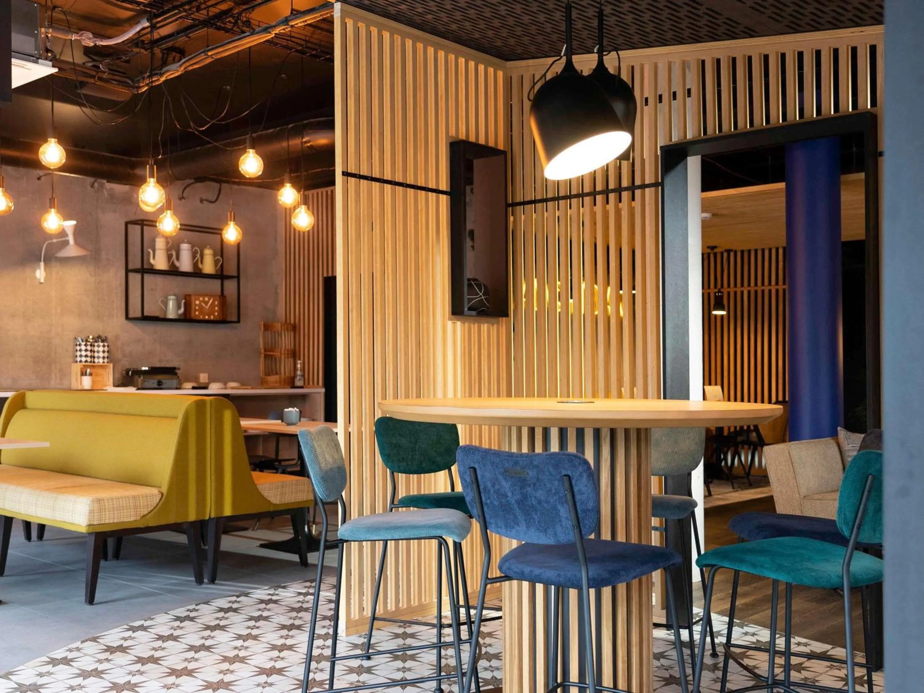 Lounge or bar in ibis Styles Dreux Centre Gare