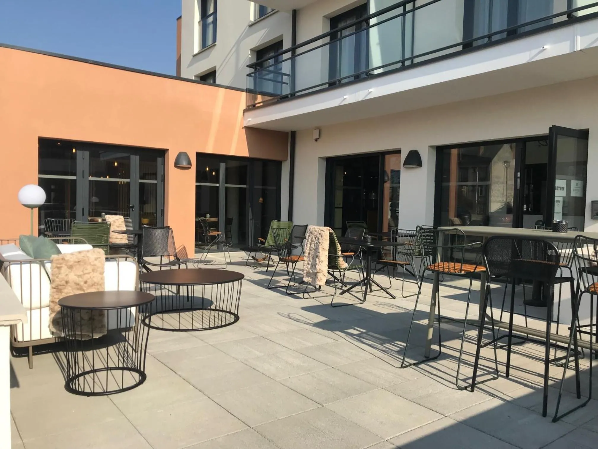 Patio in ibis Styles Dreux Centre Gare