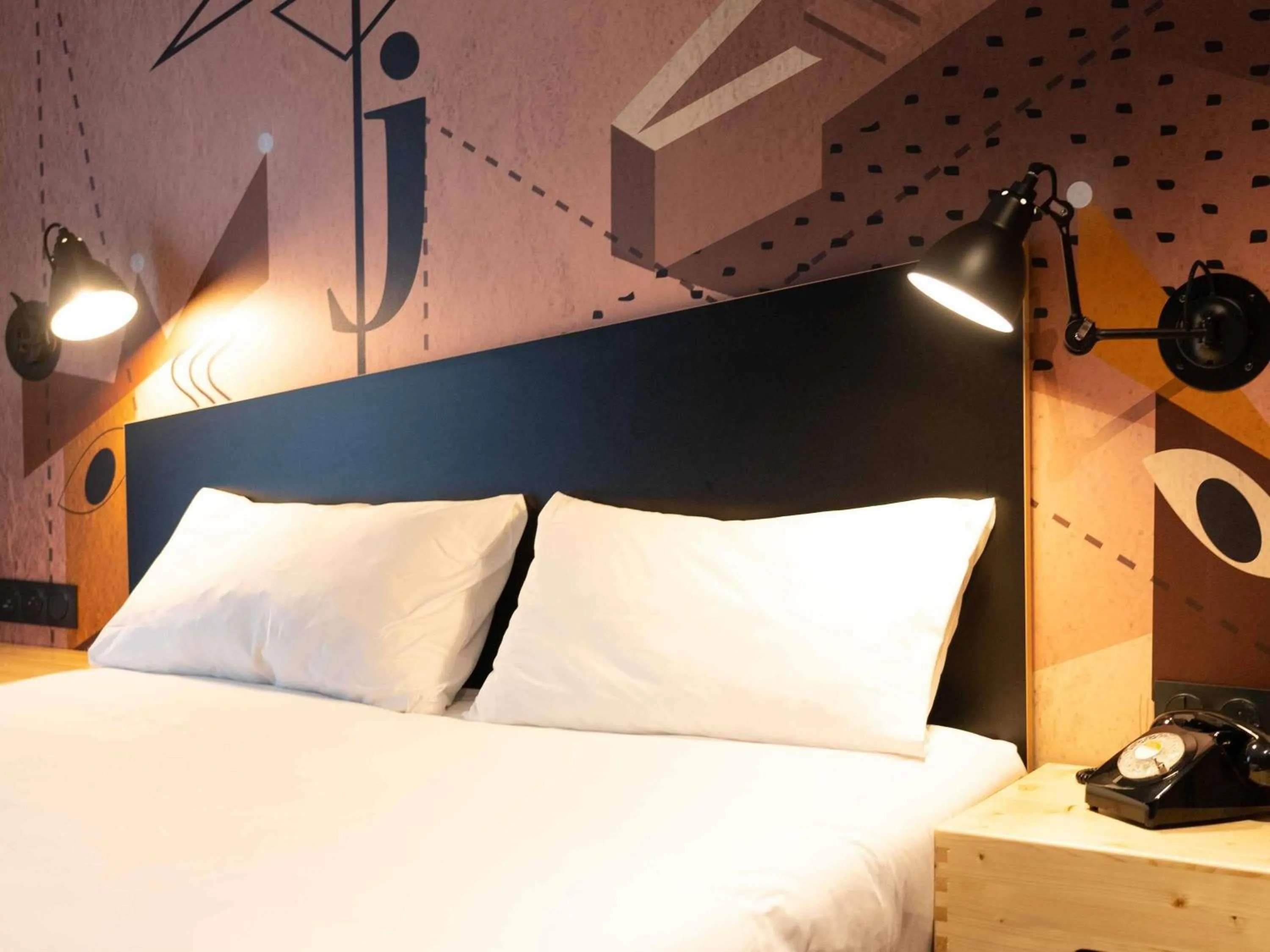 Bedroom, Bed in ibis Styles Dreux Centre Gare