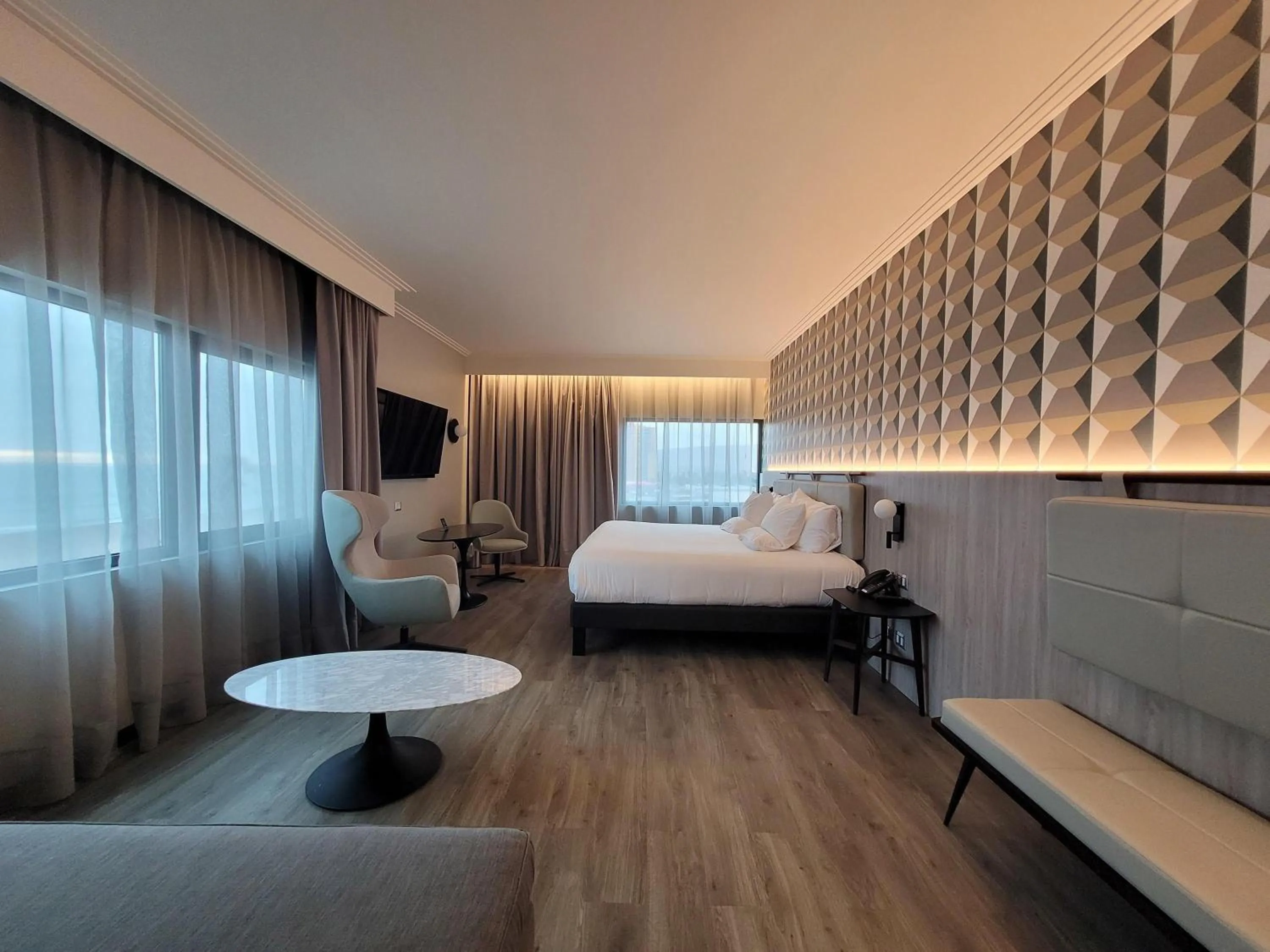 Bedroom, Bed in Novotel Arica