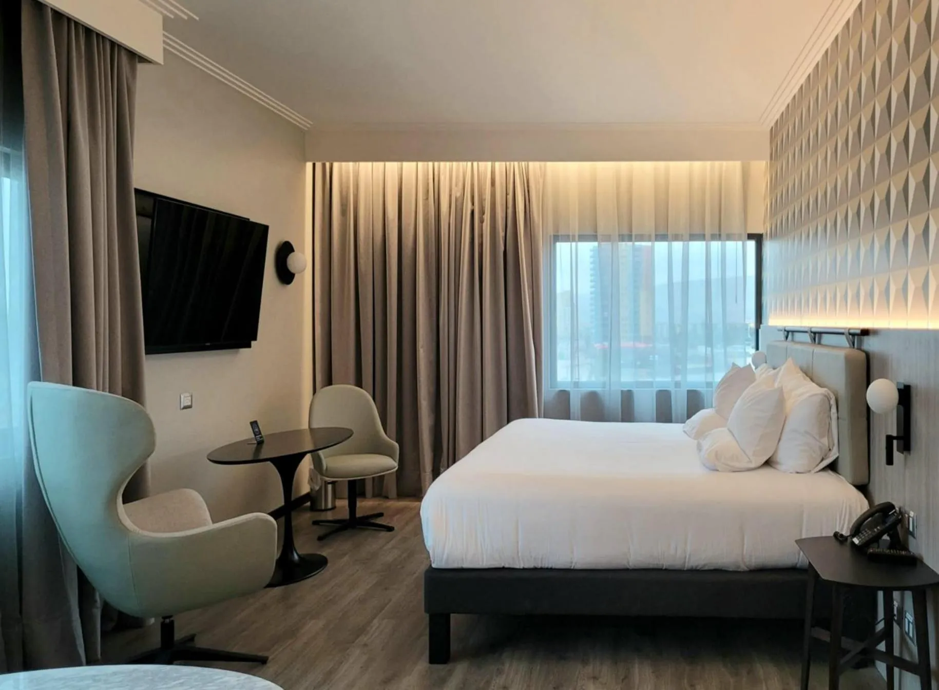 Photo of the whole room, Bed in Novotel Arica