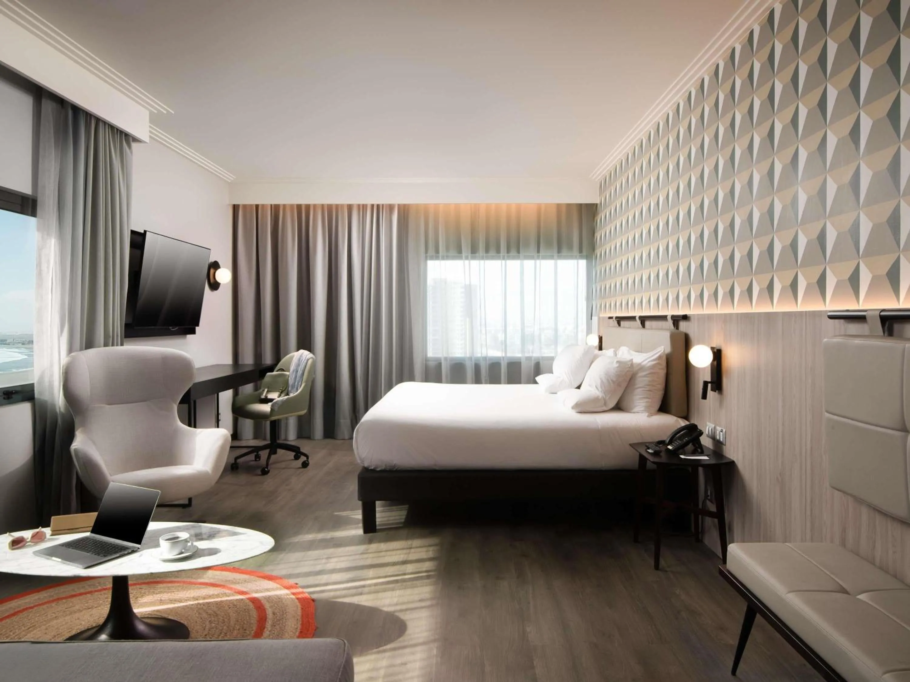 Bedroom, Bed in Novotel Arica