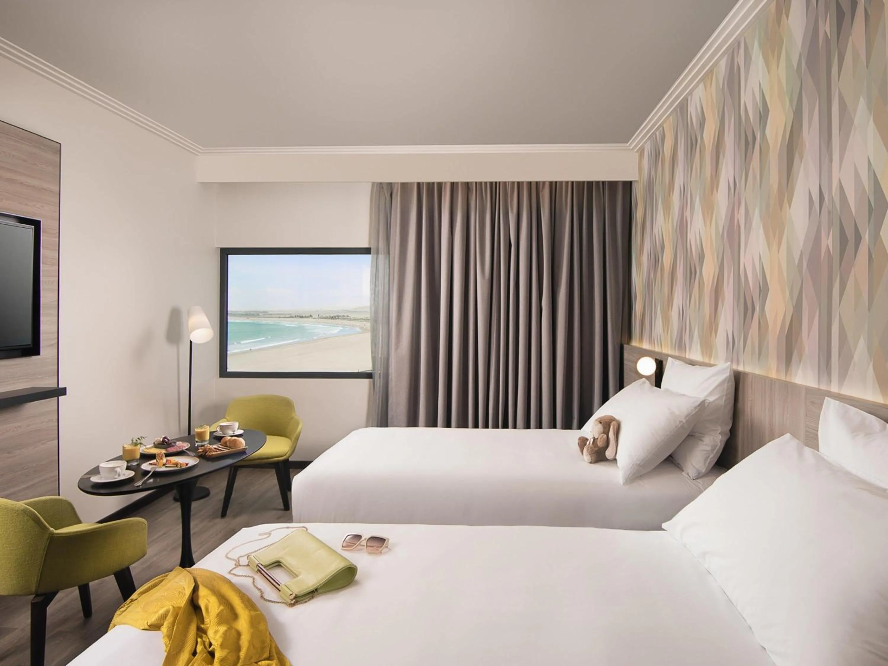 Bedroom, Bed in Novotel Arica