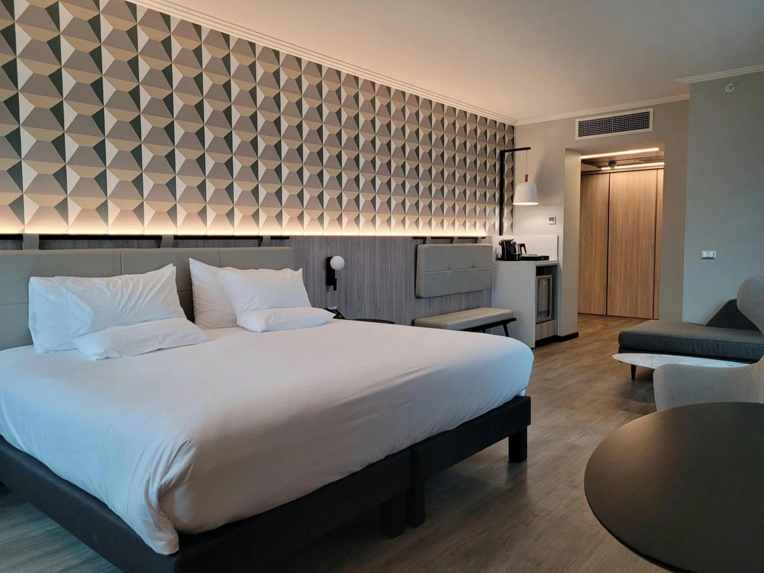 Bedroom, Bed in Novotel Arica