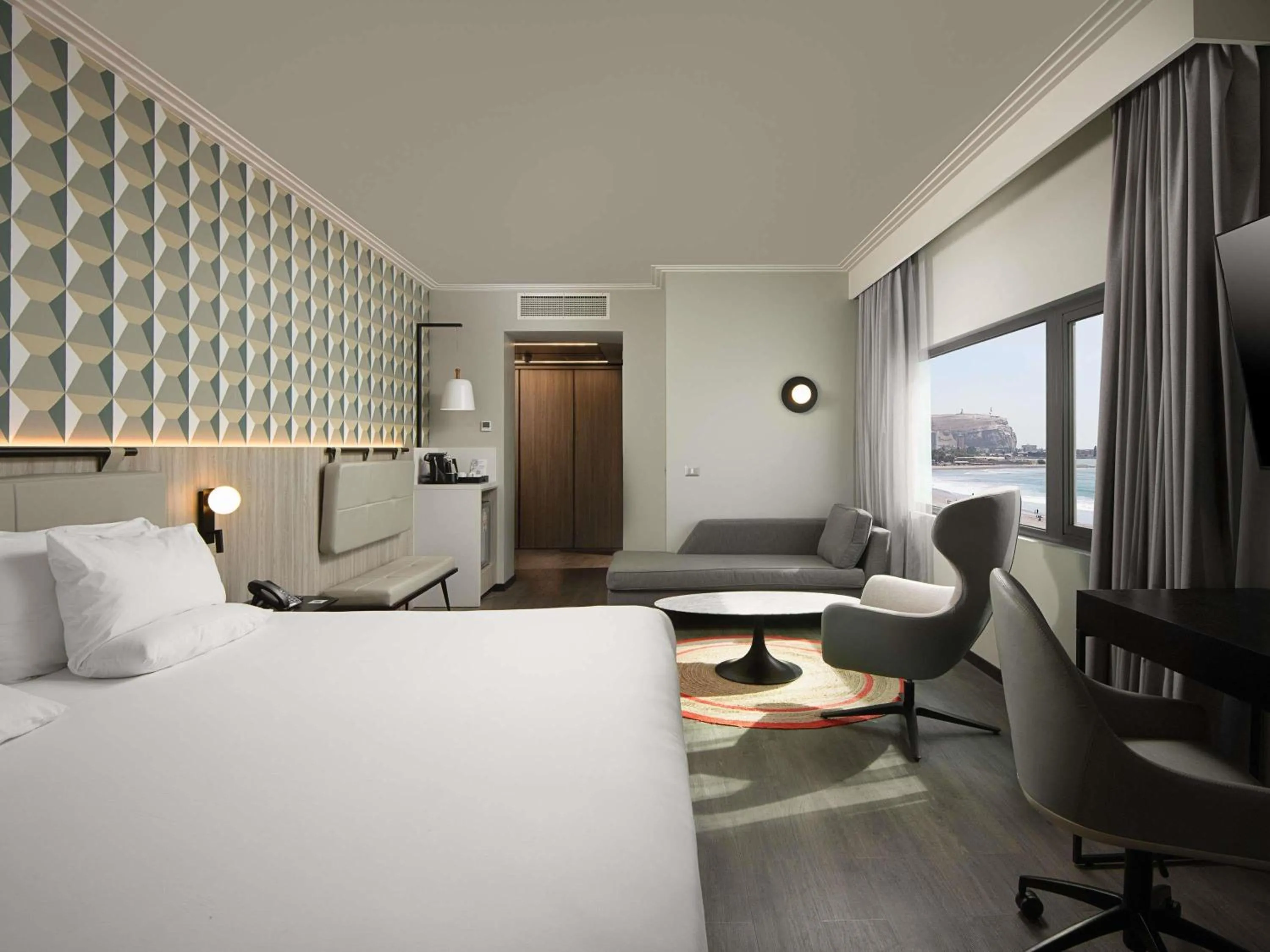 Bedroom, Bed in Novotel Arica