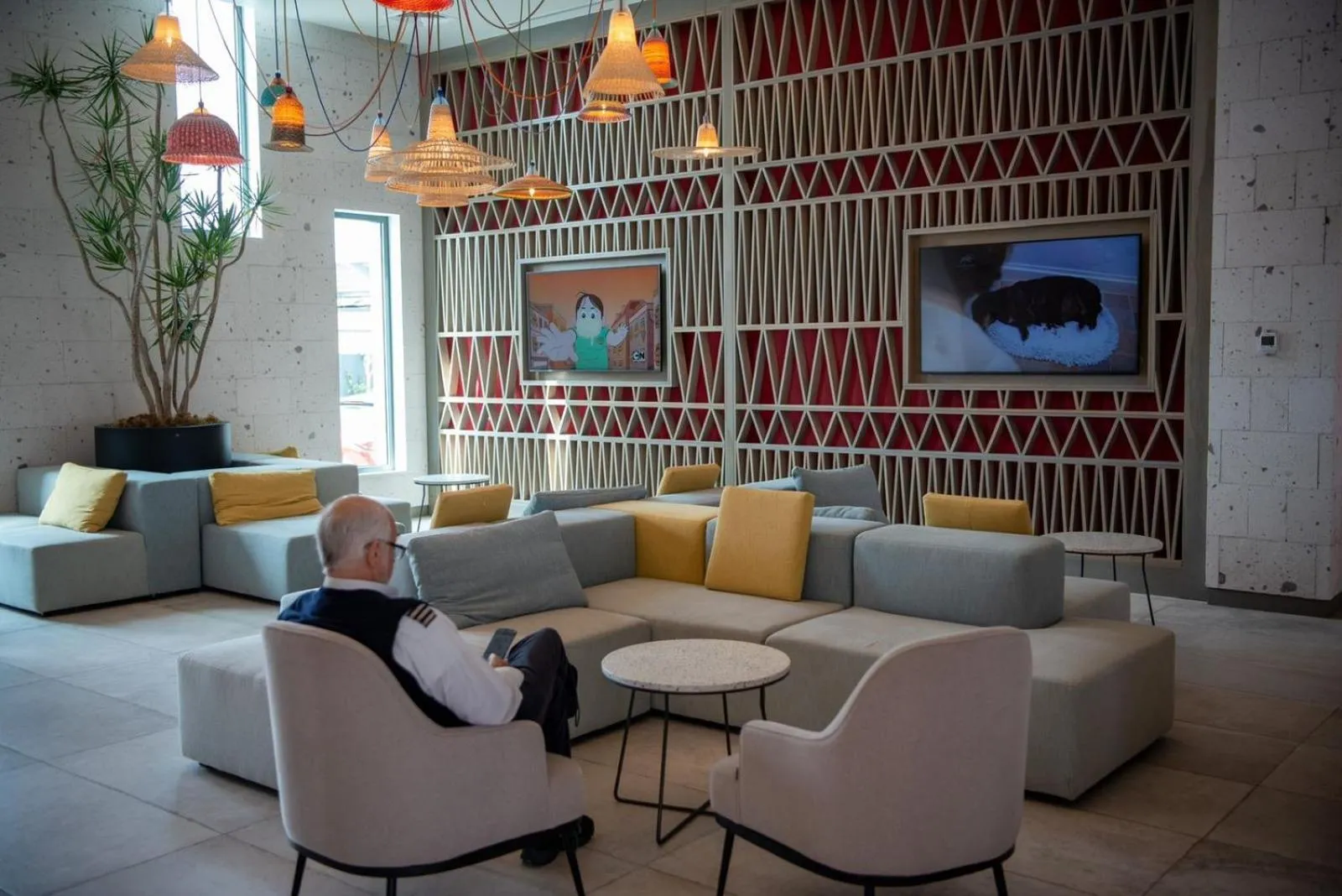 Communal lounge/ TV room in Novotel Arica