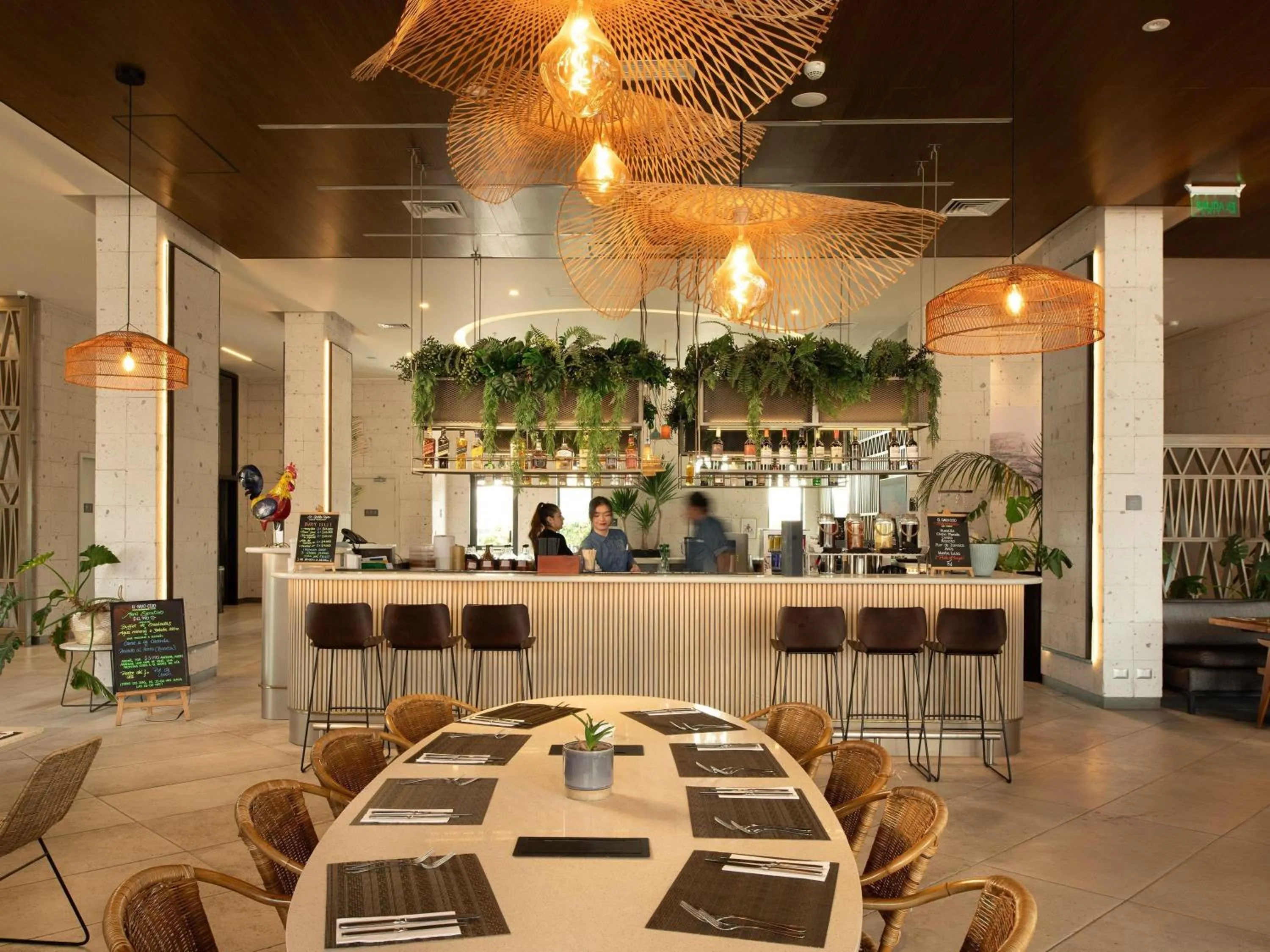 Restaurant/places to eat in Novotel Arica