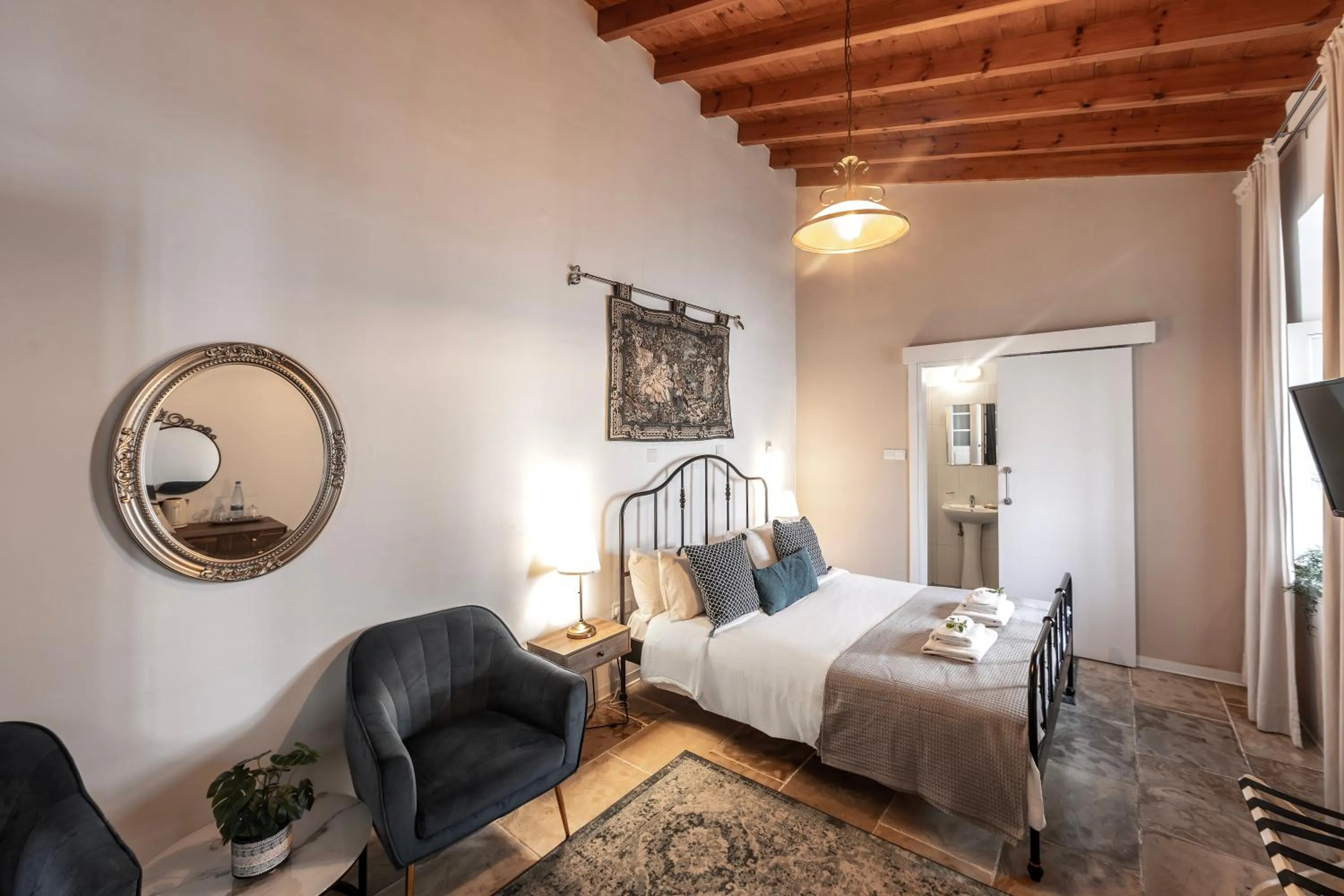 Bedroom, Bed in Edem Traditional House