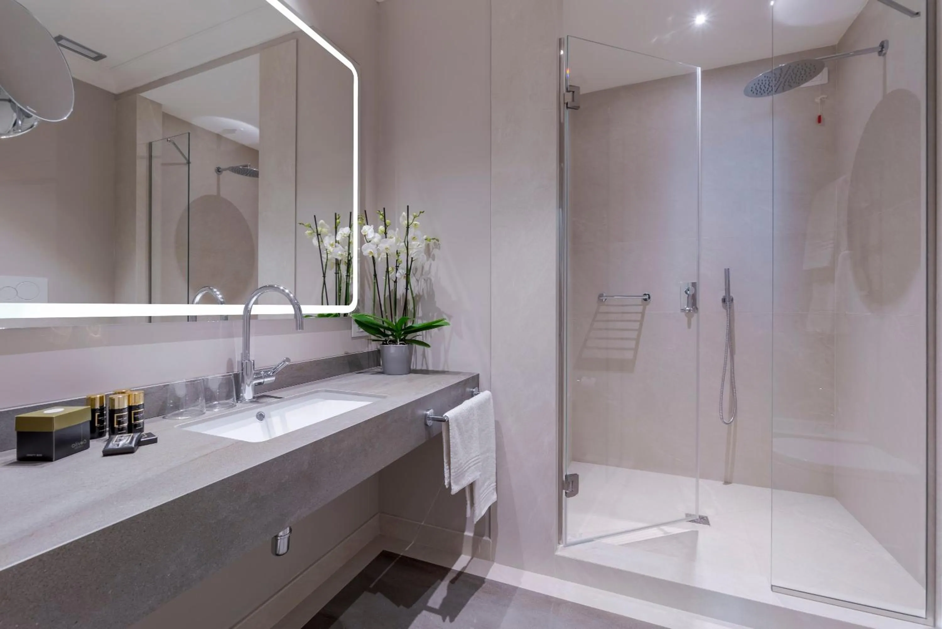 Bathroom in Villa Neroli - Place of Charme