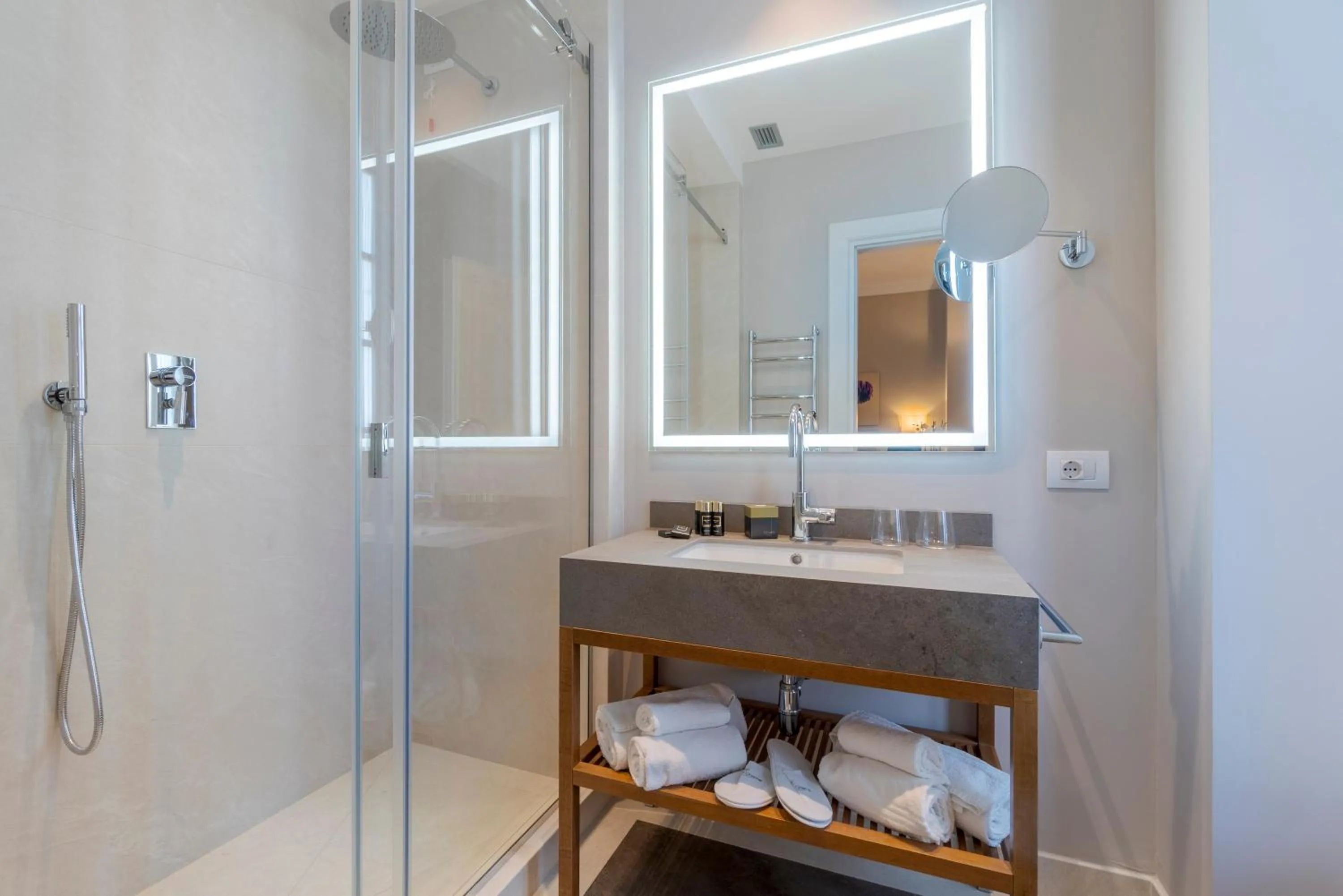 Bathroom in Villa Neroli - Place of Charme