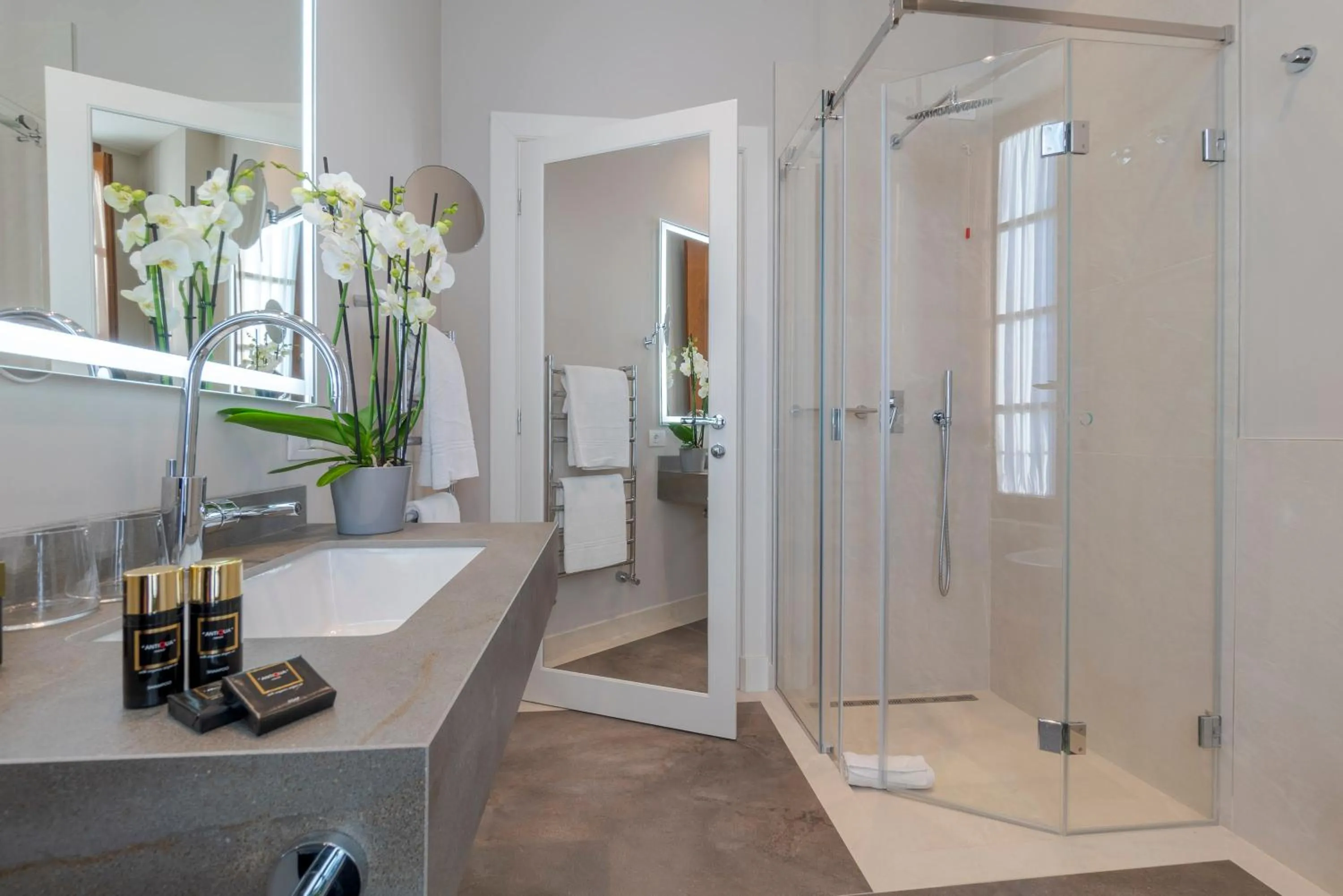 Bathroom in Villa Neroli - Place of Charme