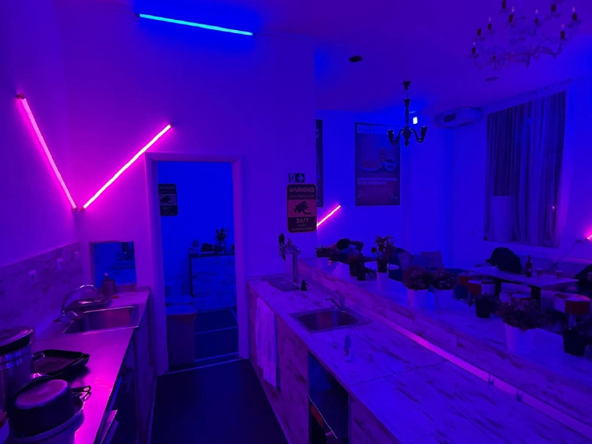 Communal kitchen in NEW GENERATION HOSTEL Navigli Milano