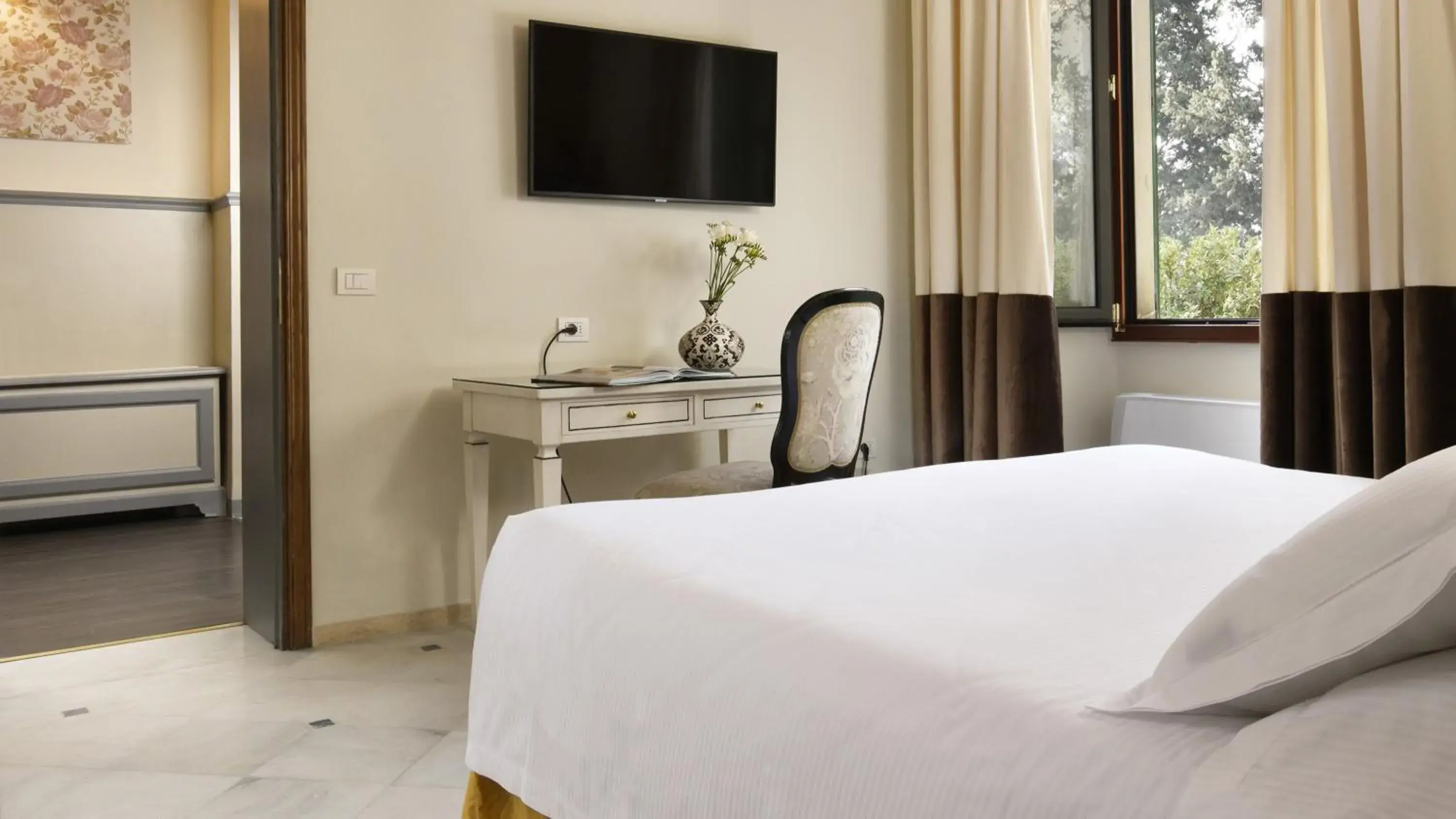 Double or Twin Room City View - single occupancy in FH55 Hotel Villa Fiesole Double or Twin Room City View - single occupancy in FH55 Hotel Villa Fiesole