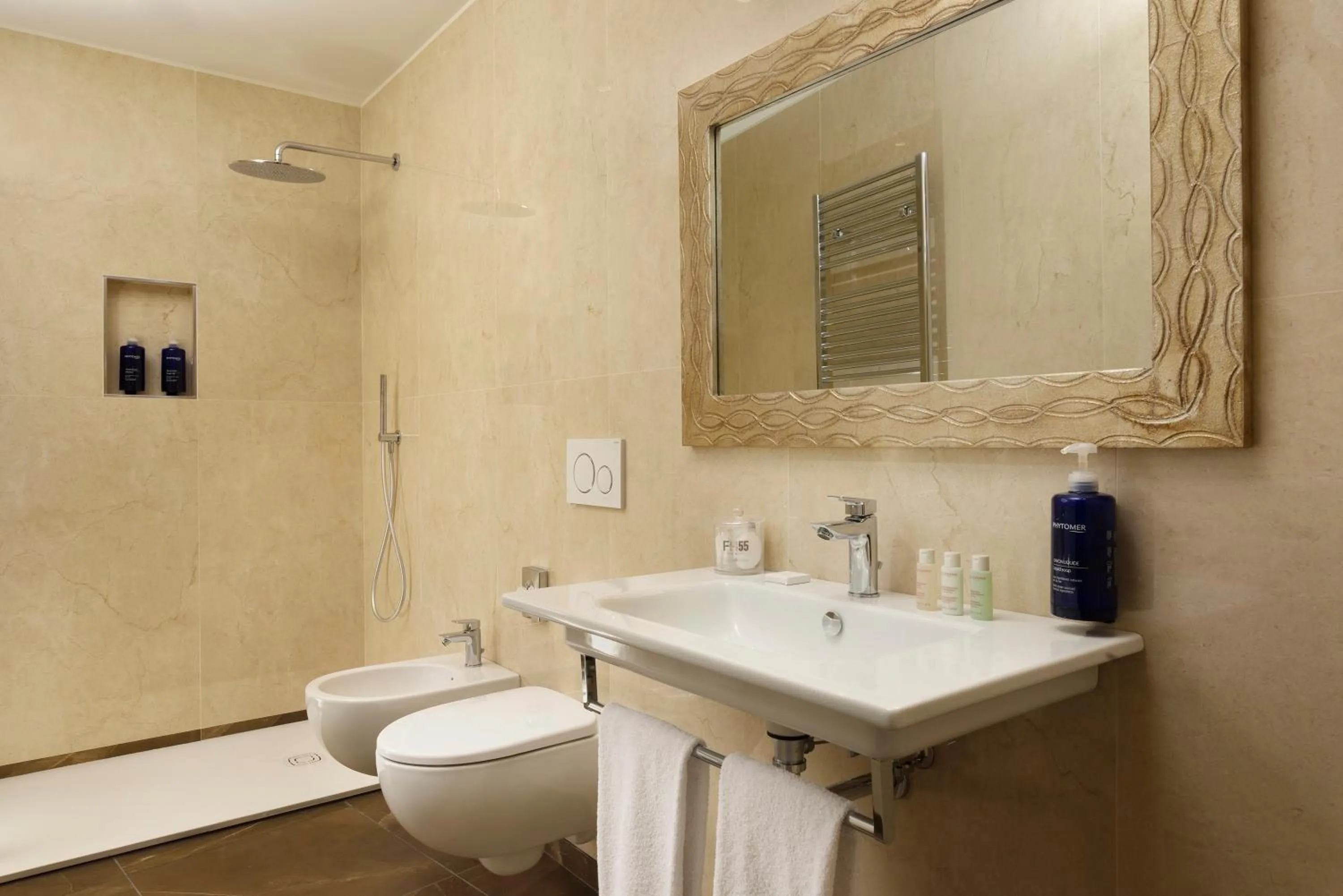 Shower in FH55 Hotel Villa Fiesole