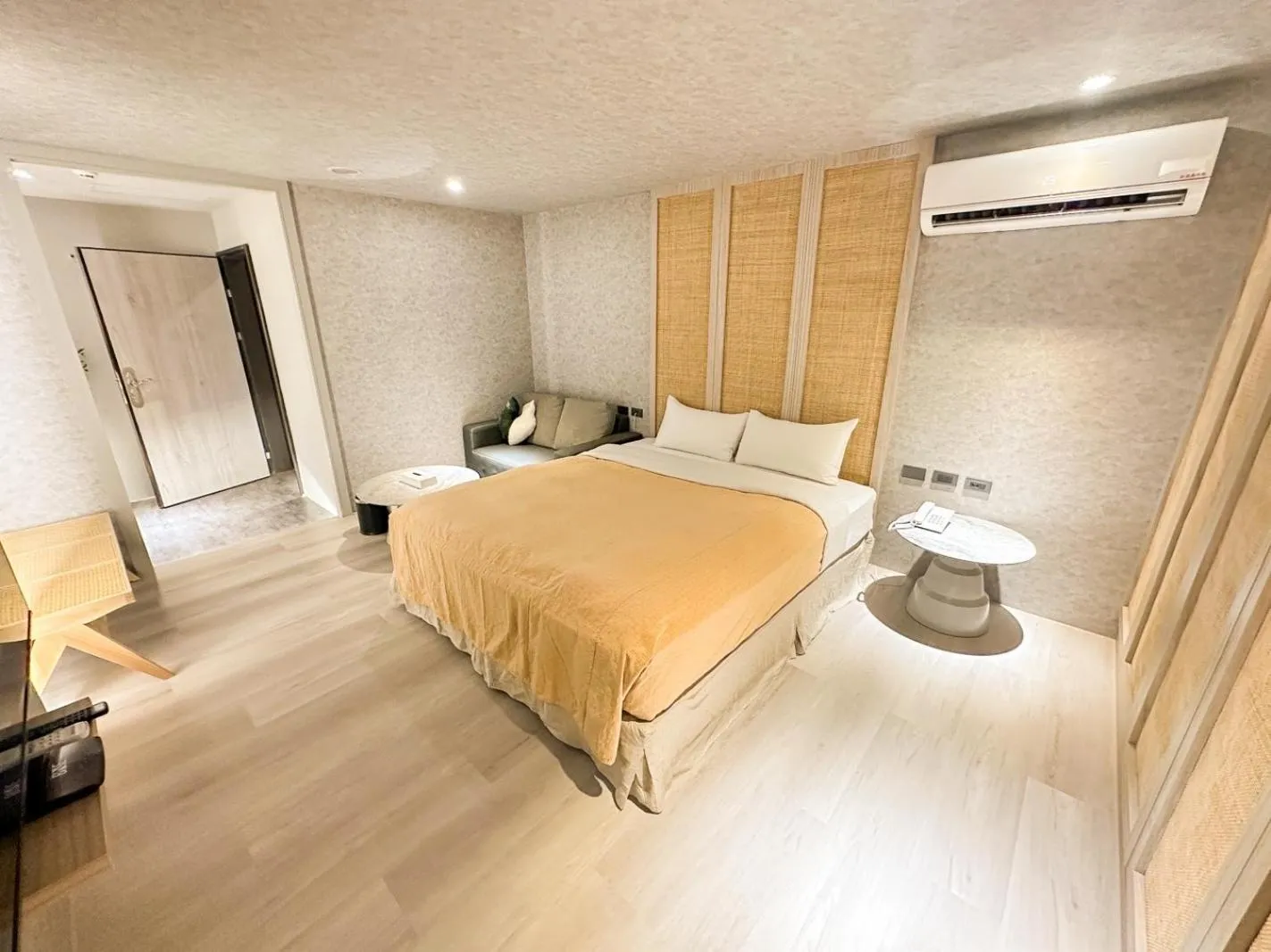 Bed in Fair Tale Motel - Sea