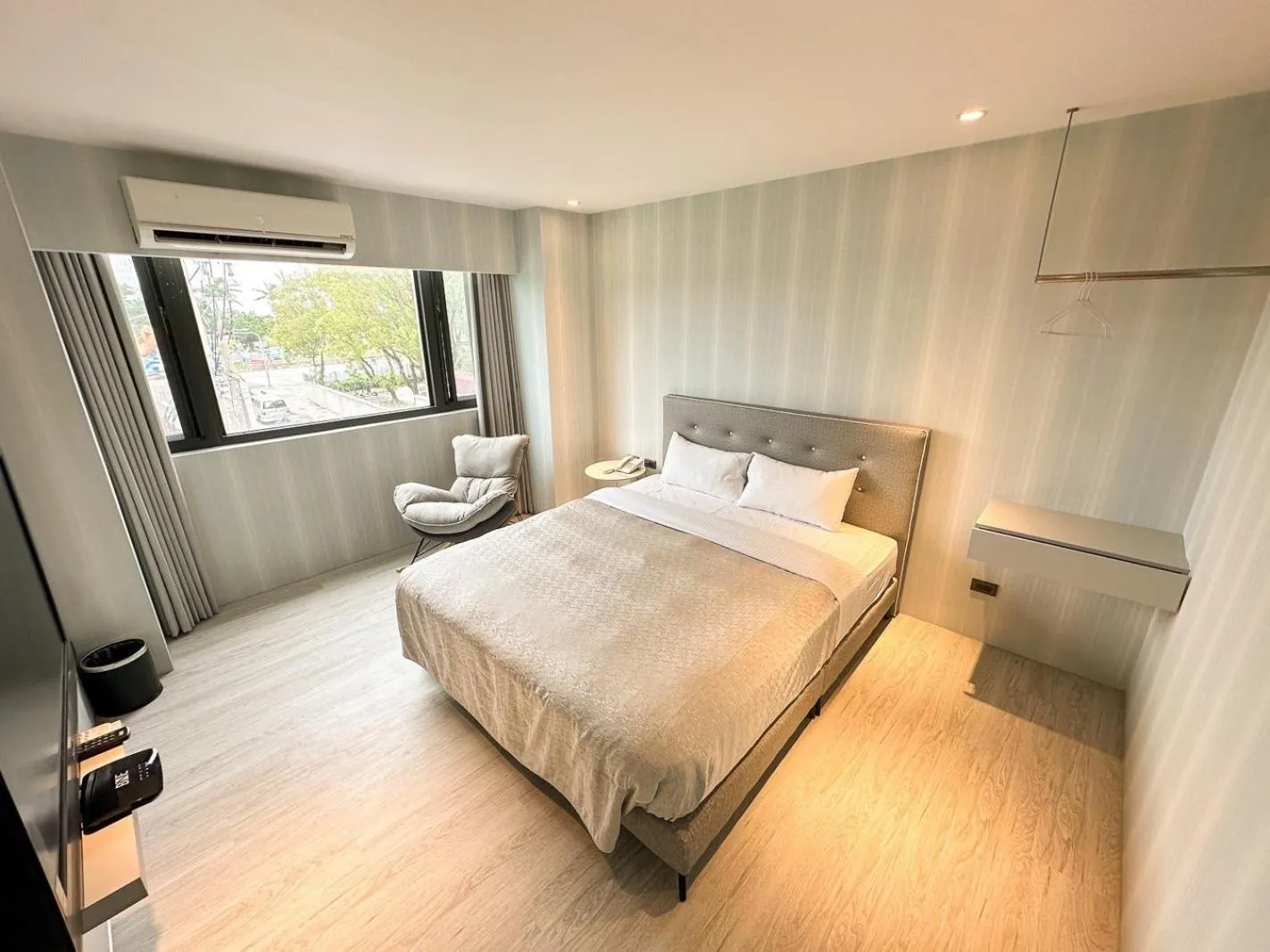 Bed in Fair Tale Motel - Sea