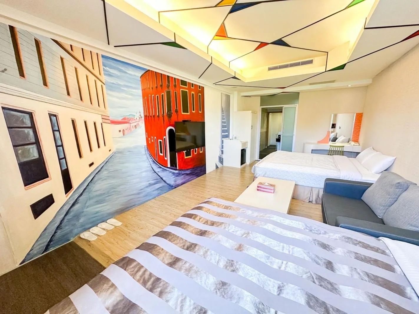 Bed in Fair Tale Motel - Sea