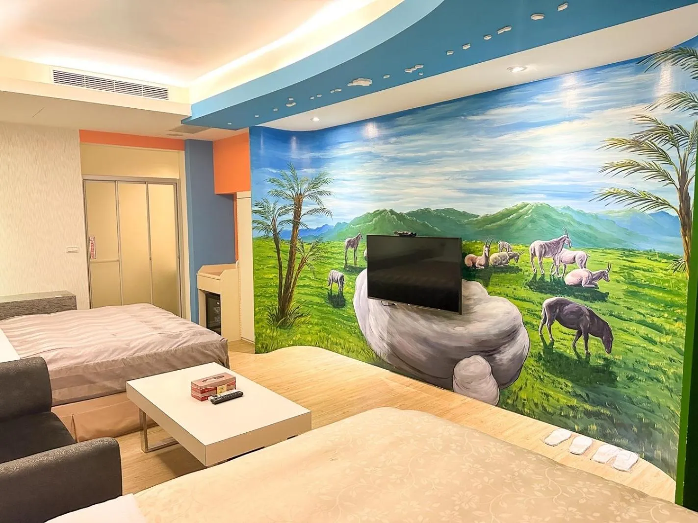 Bed in Fair Tale Motel - Sea