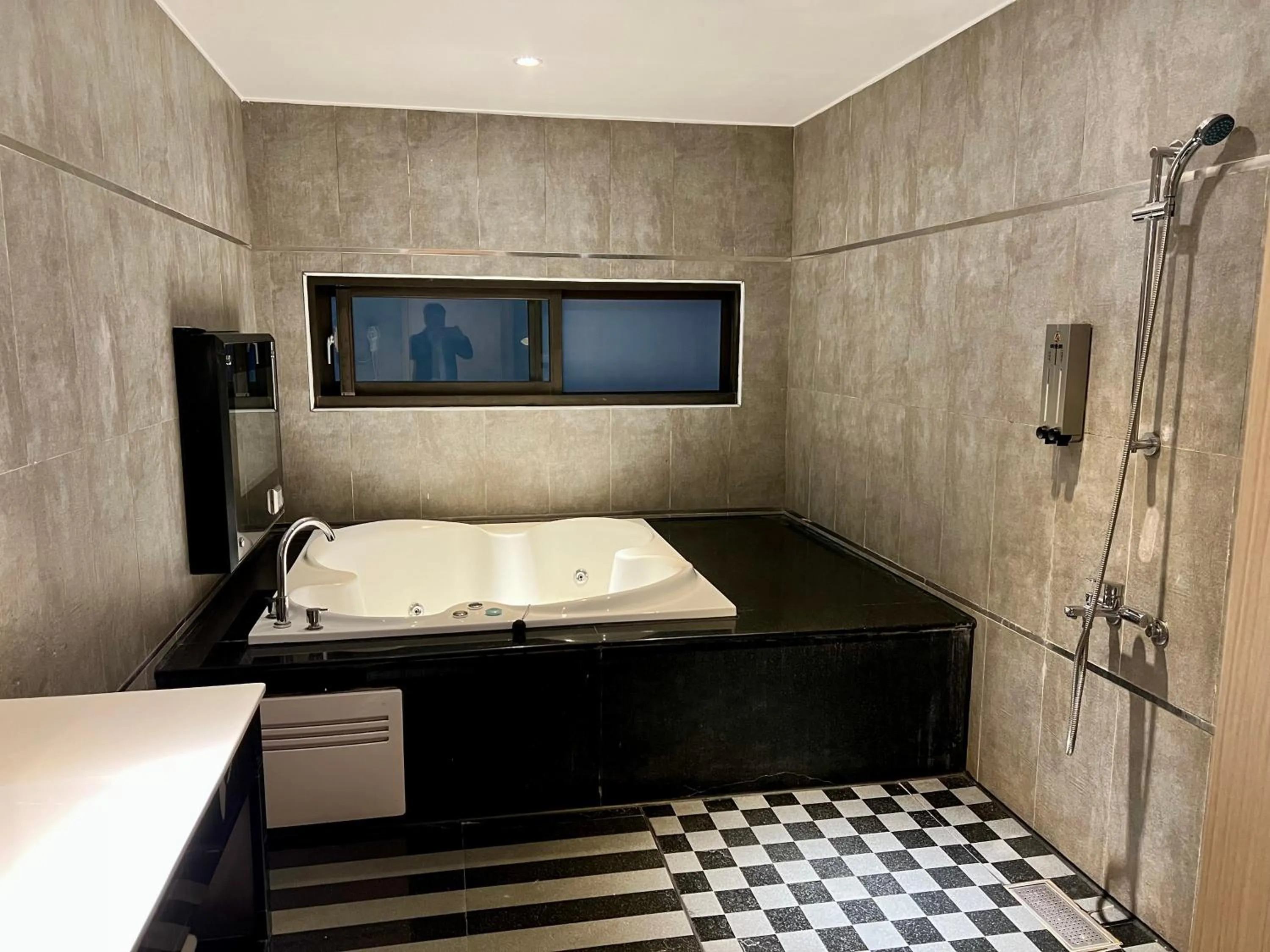 Bathroom, Bed in Fairy Tale City Motel