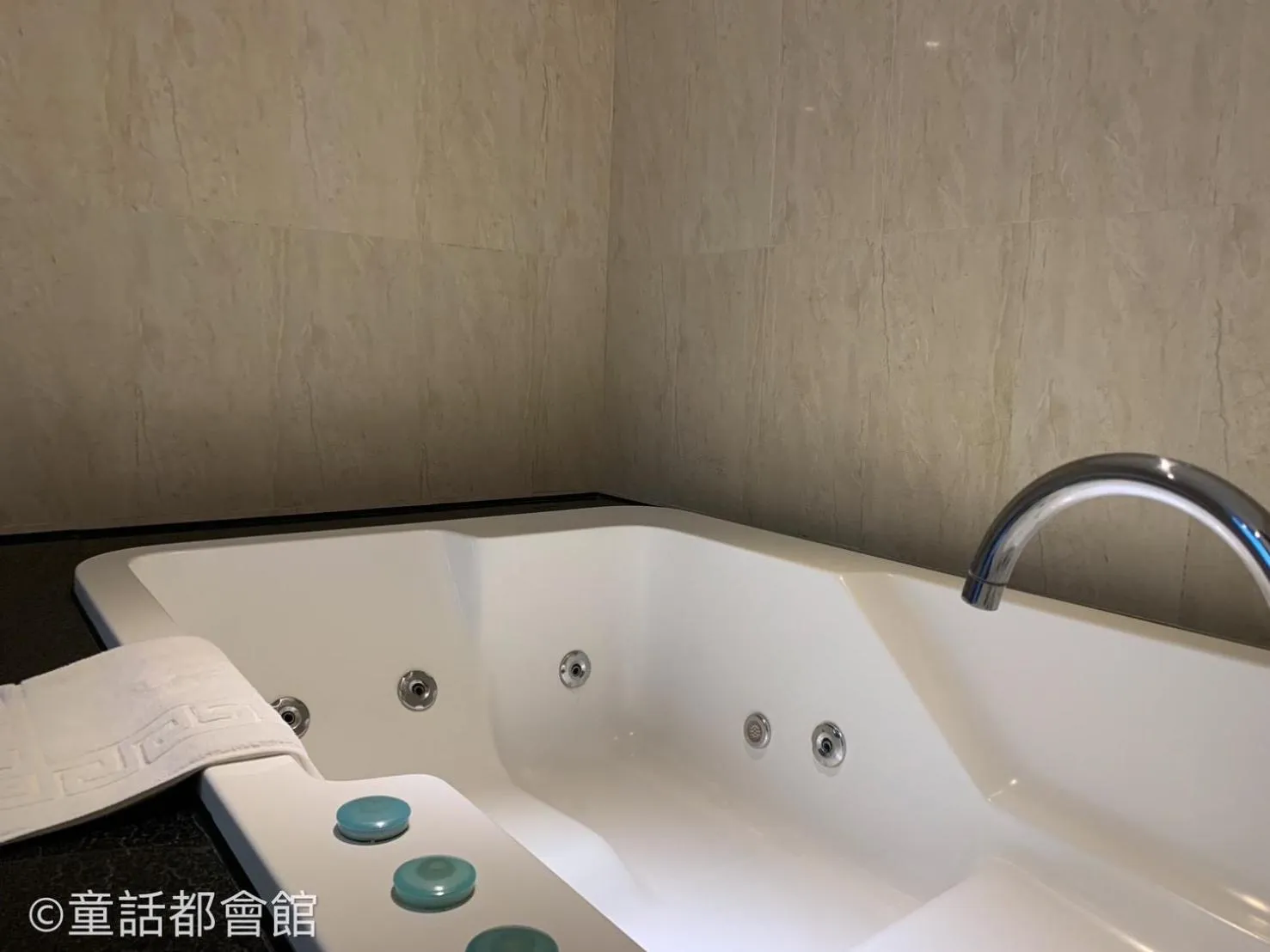 Bathroom in Fairy Tale City Motel