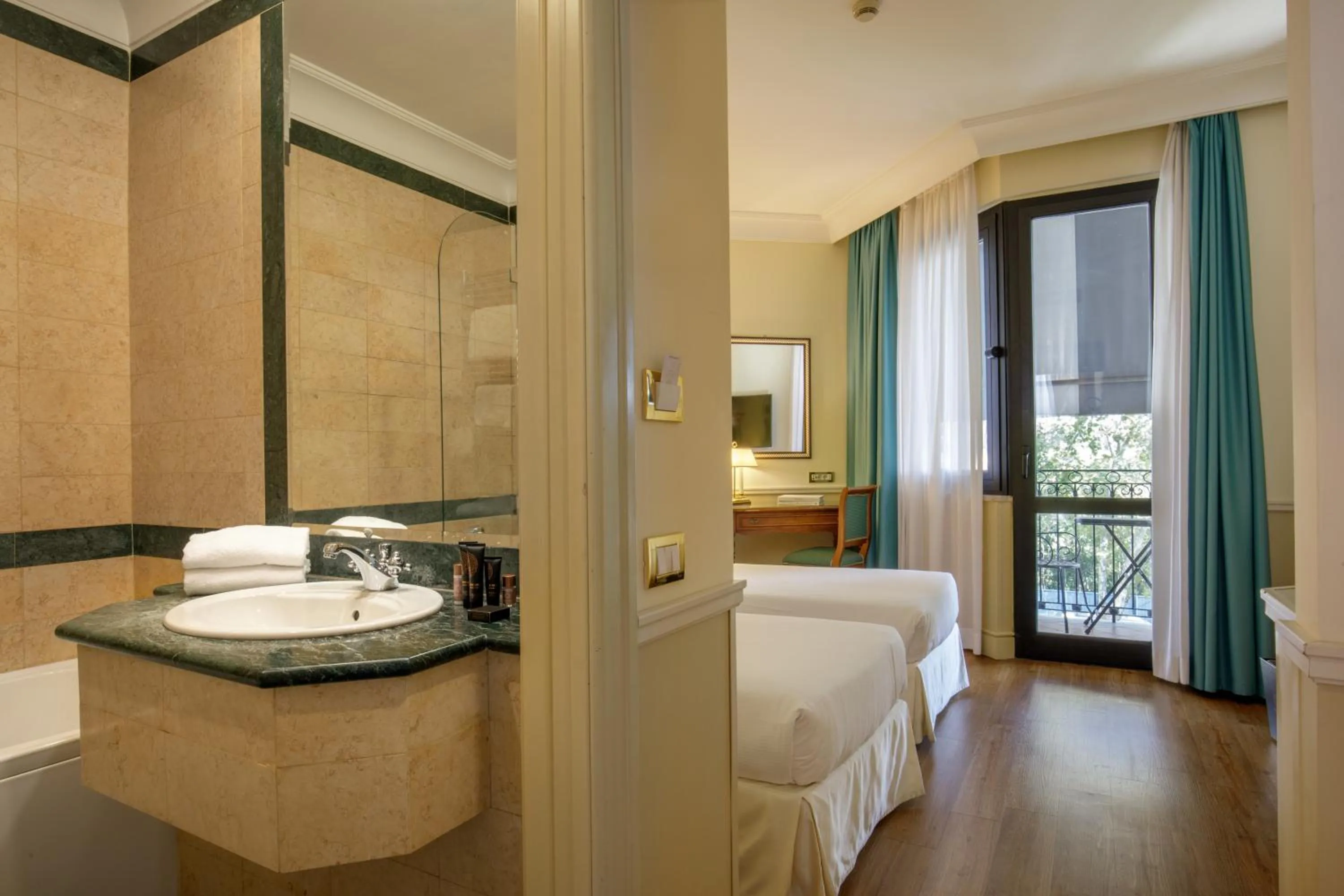 Bathroom, Bed in Donna Laura Palace by OMNIA hotels