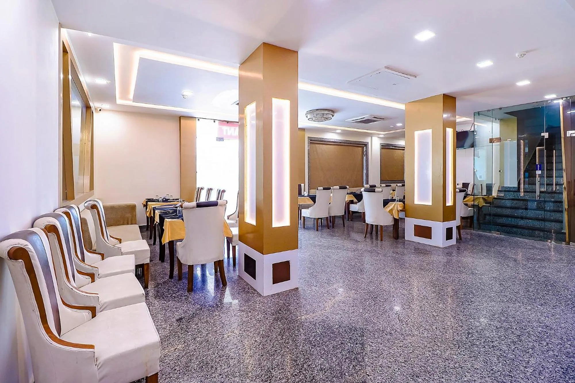 Restaurant/places to eat in FabHotel Swess Grand
