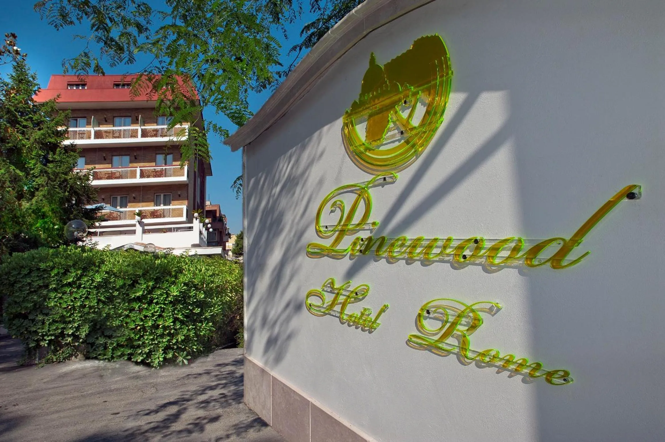 Facade/entrance in Pinewood Hotel Rome