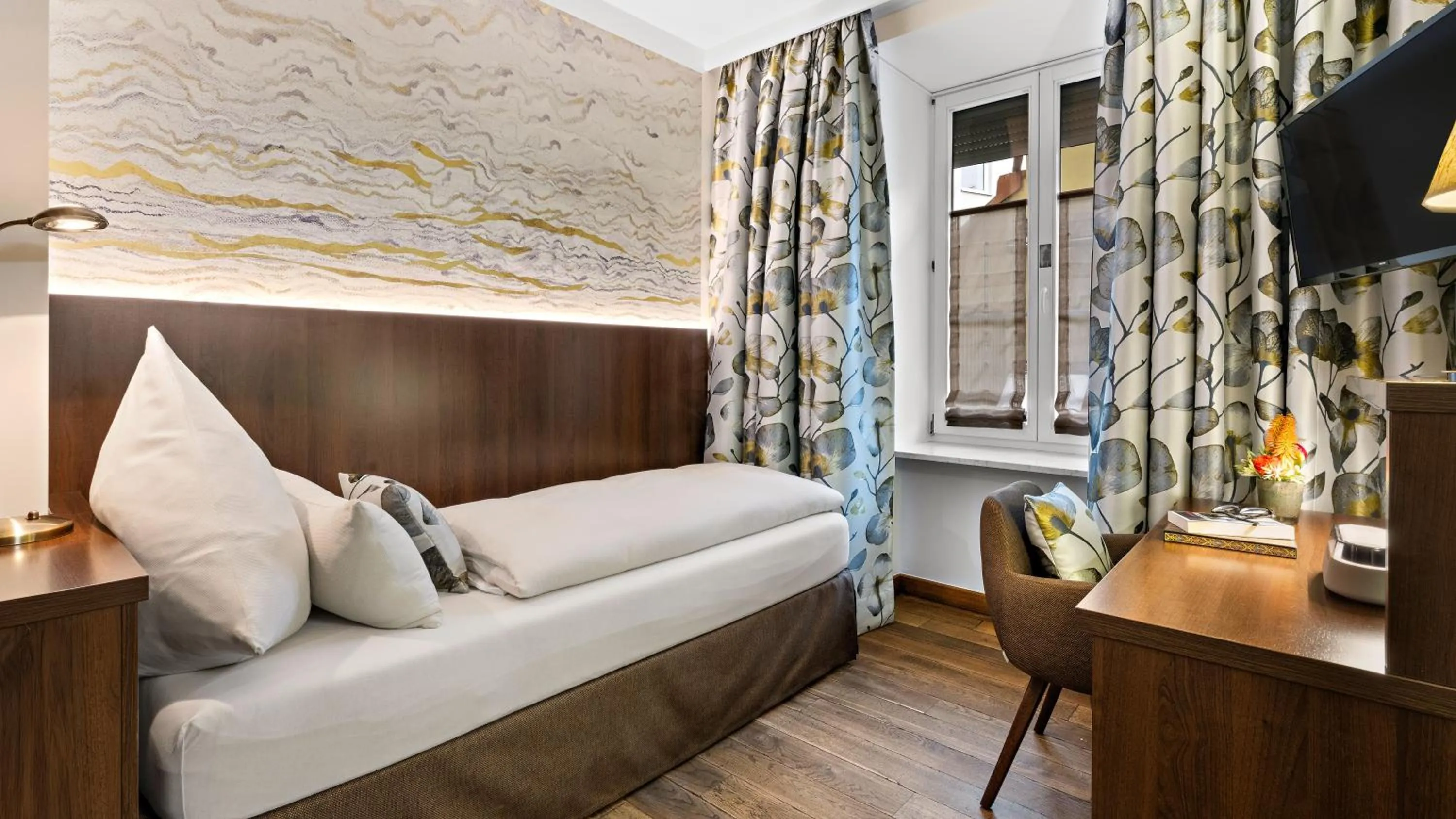 Bed in Hotel Deutsche Eiche