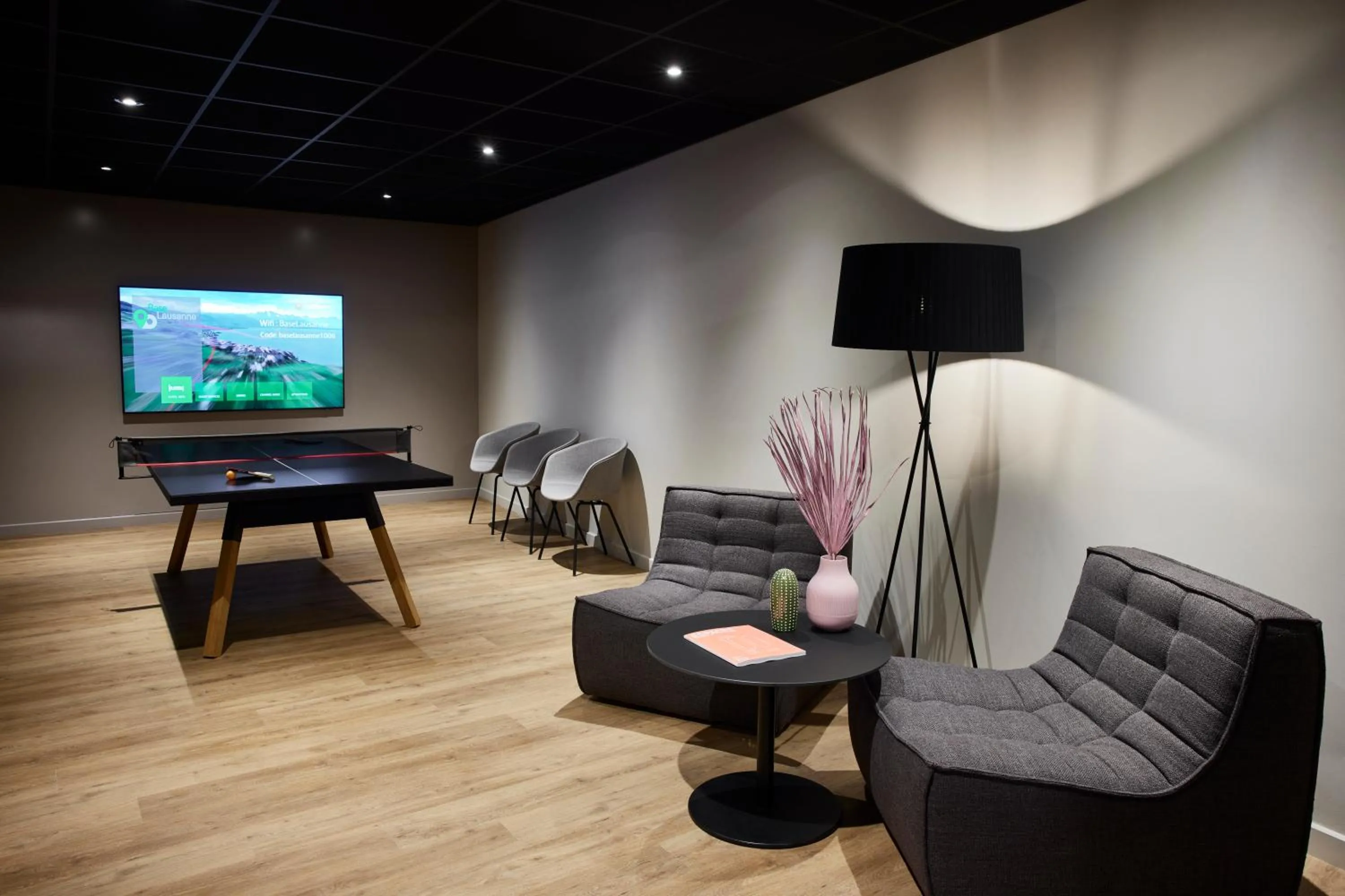 Communal lounge/ TV room in Base Lausanne