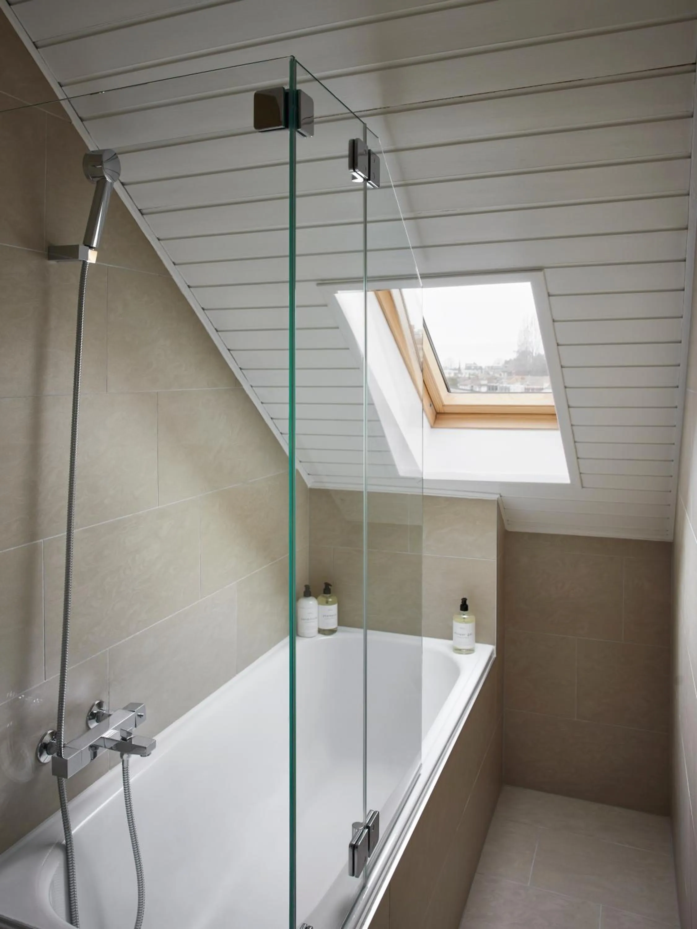 Shower in Base Lausanne