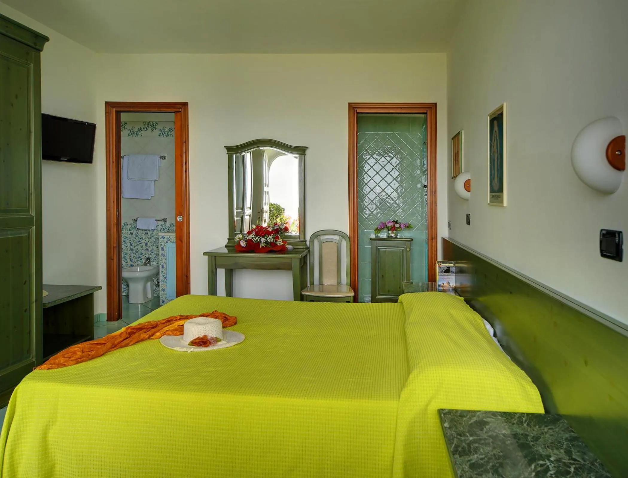 Toilet, Bed in Hotel Casa del Sole