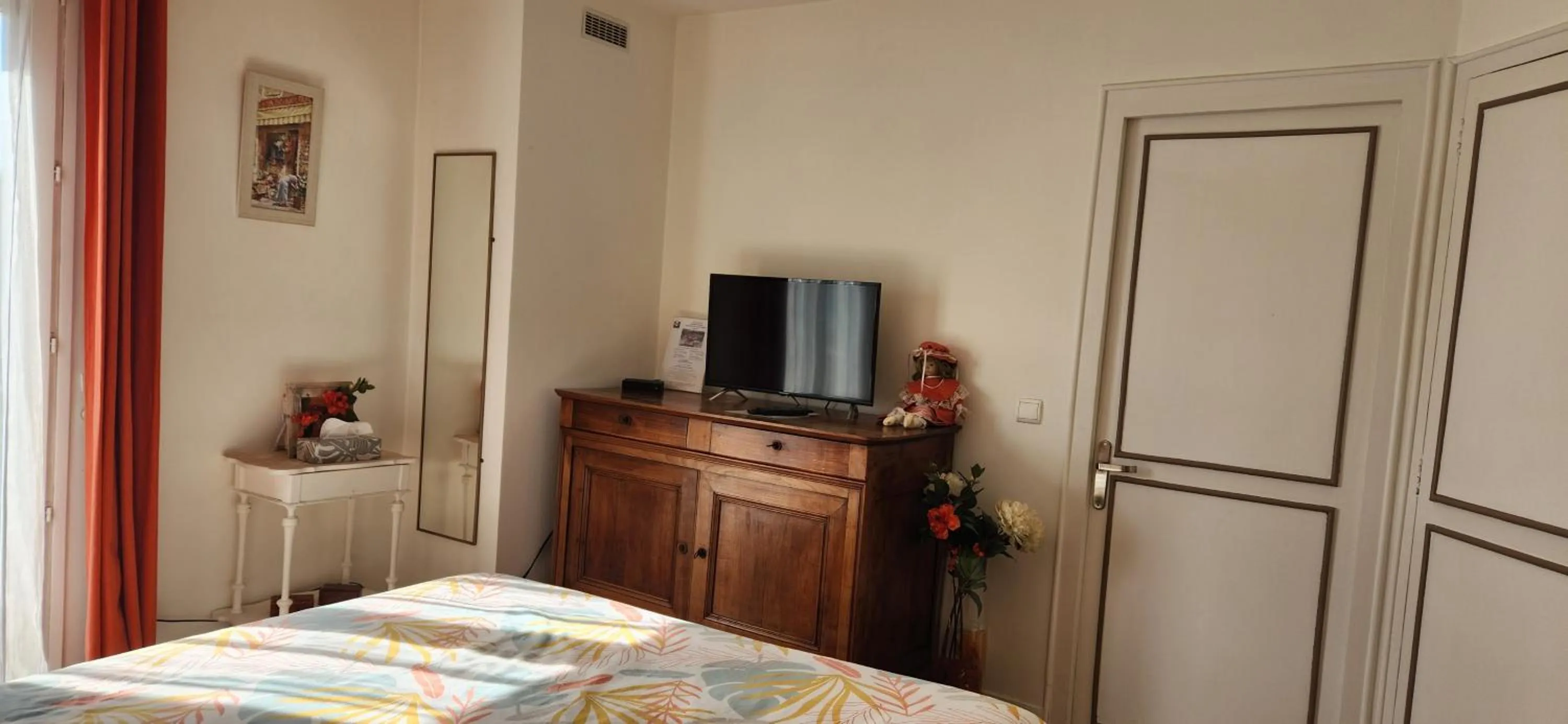 TV and multimedia, Bed in LES PINGOUINS DE LA MARNE