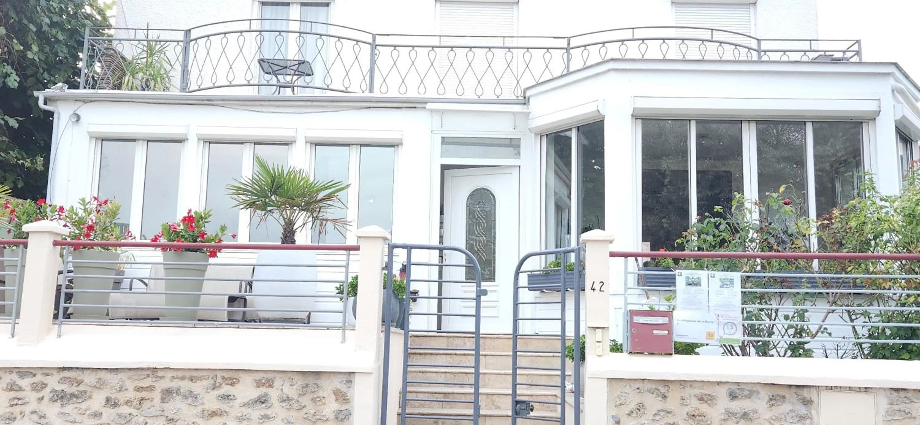 Property building in LES PINGOUINS DE LA MARNE