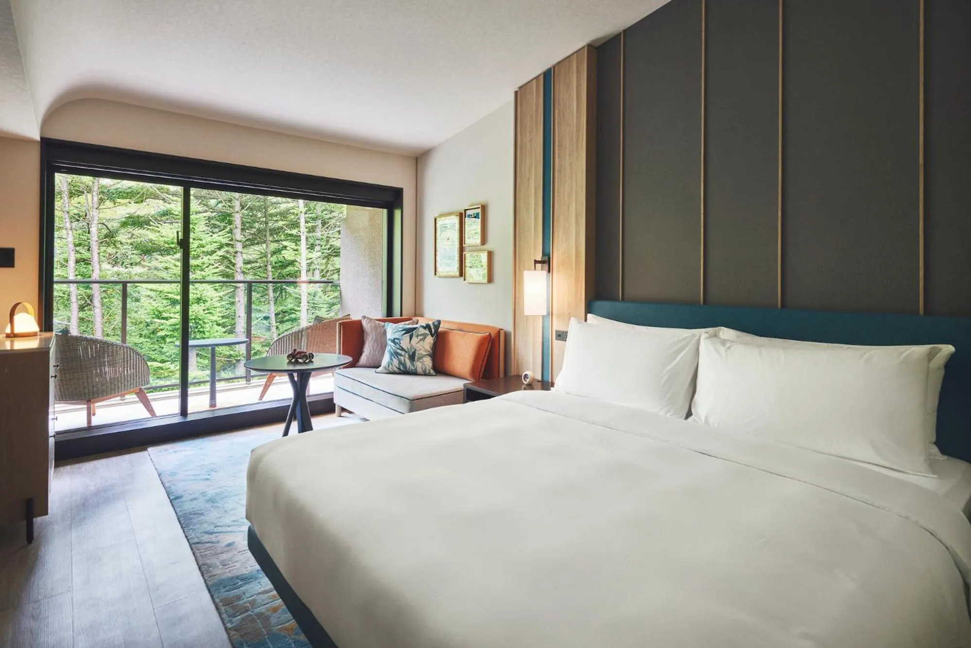 Photo of the whole room, Bed in Hotel Indigo Karuizawa