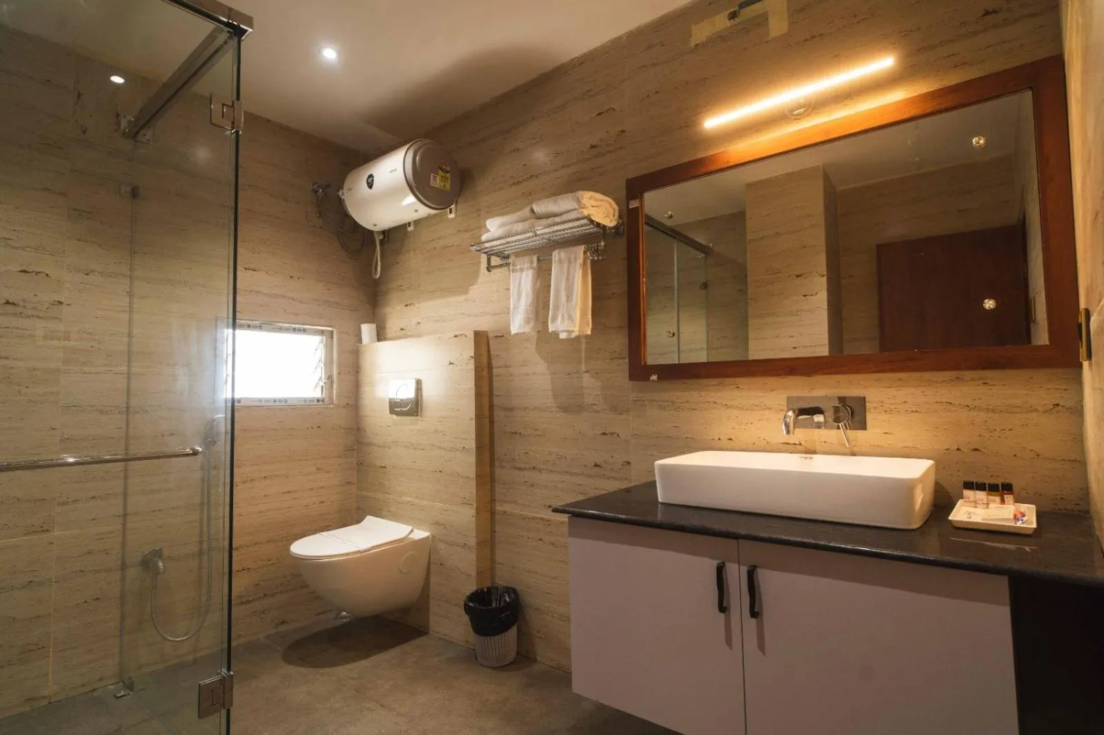 Shower in Hotel Dooars Mountain