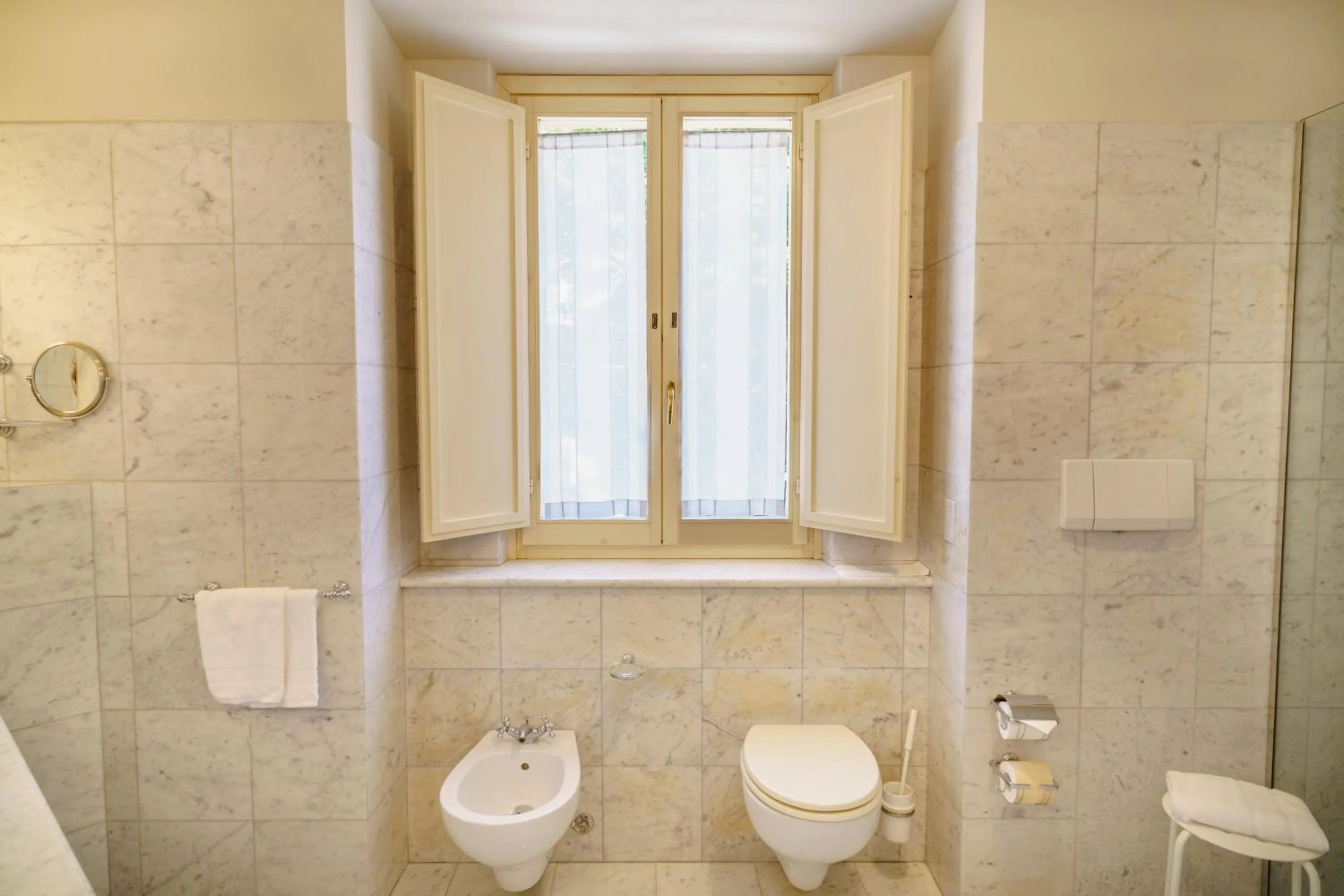 Toilet in Hotel San Luca